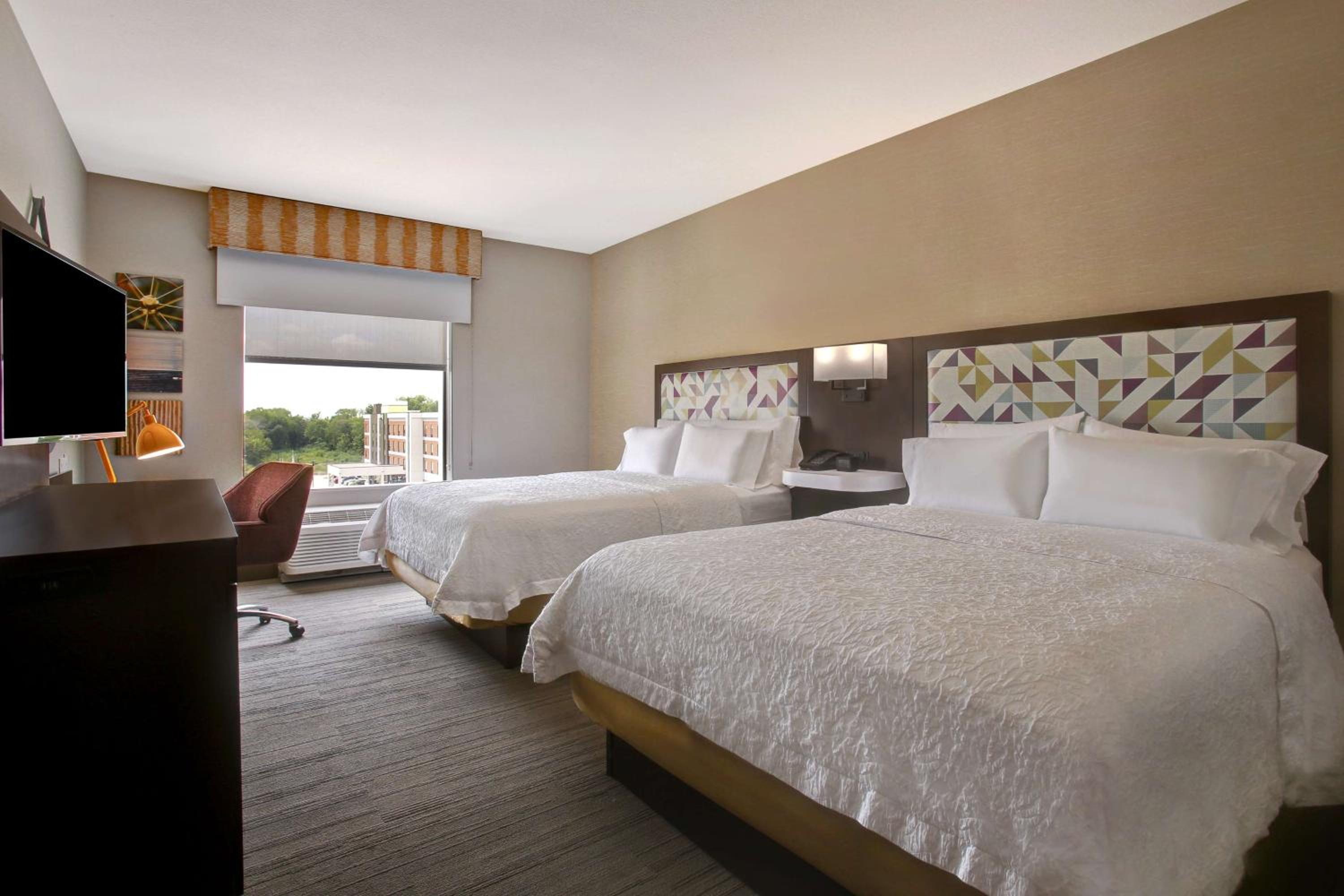 Room with Two Queen Beds - Non-Smoking - Photo 1