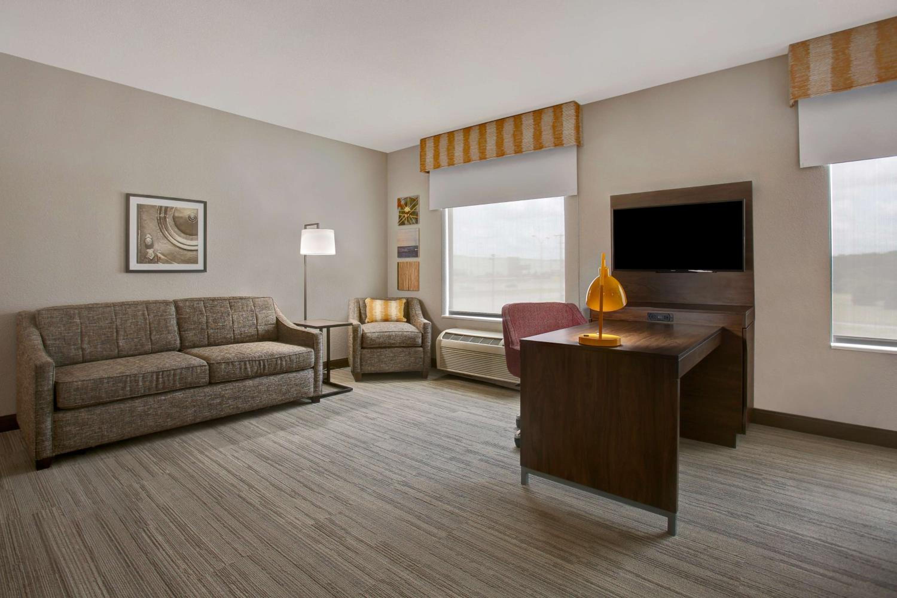 King Studio Suite with Sofa Bed - Non-Smoking - Photo 3