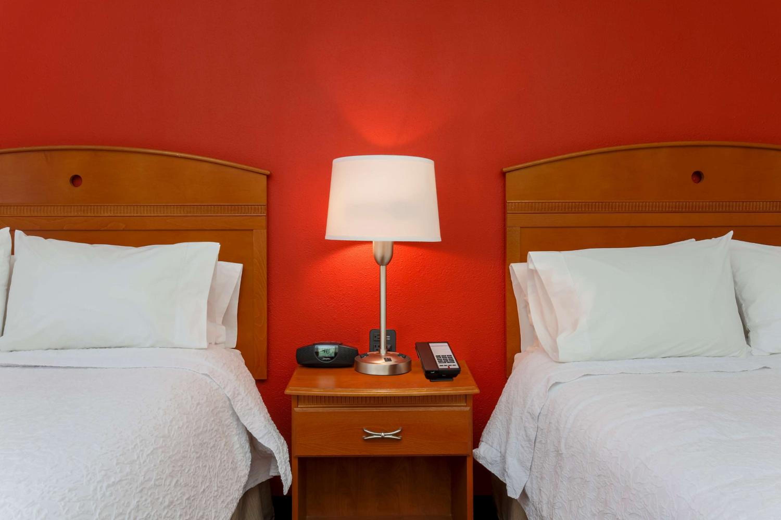 Queen Room With Two Queen Beds - Non-Smoking photo 3