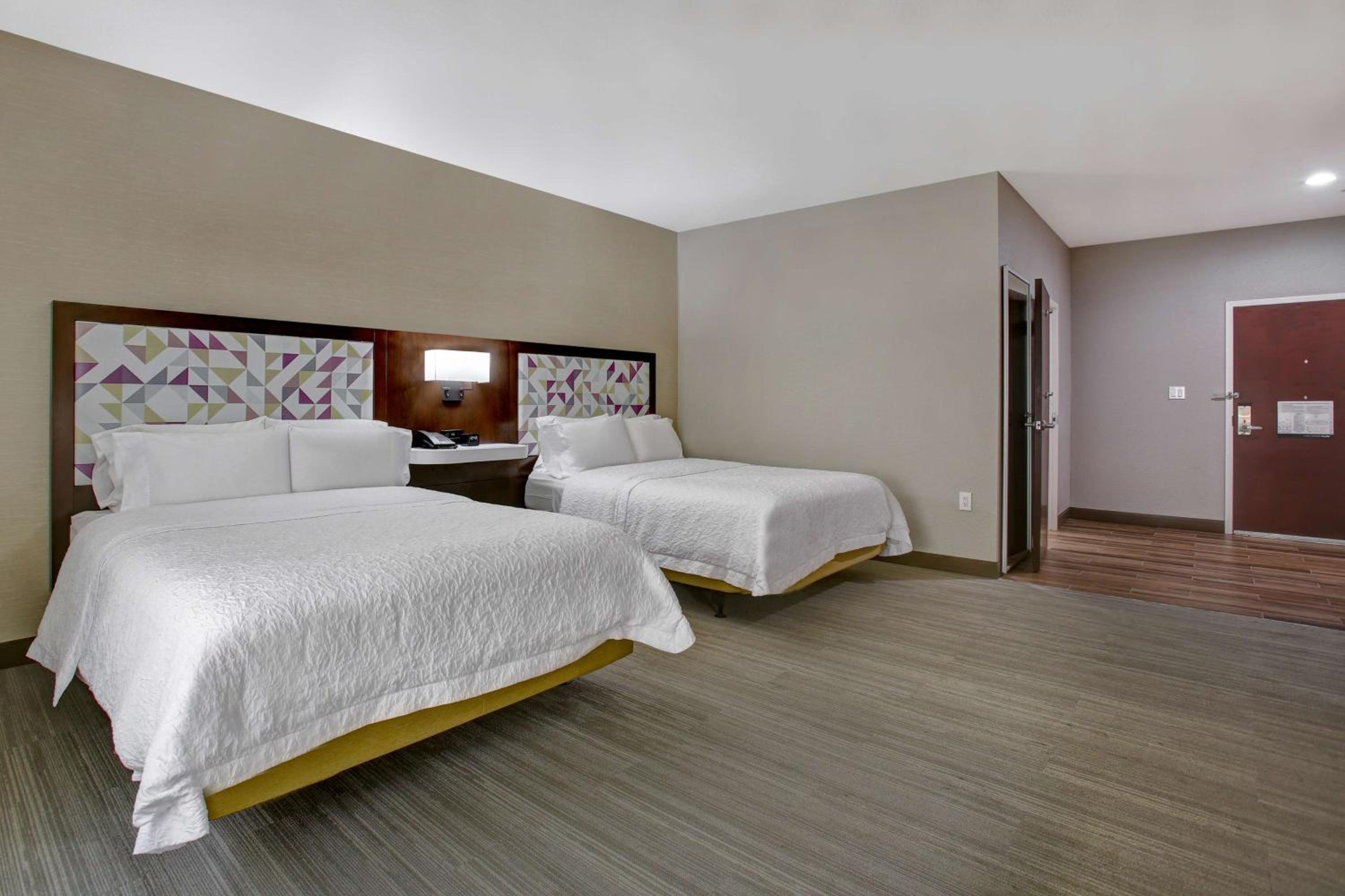 Queen Room with Two Queen Beds - Mobility and Hearing Access/Non-Smoking - Photo 2