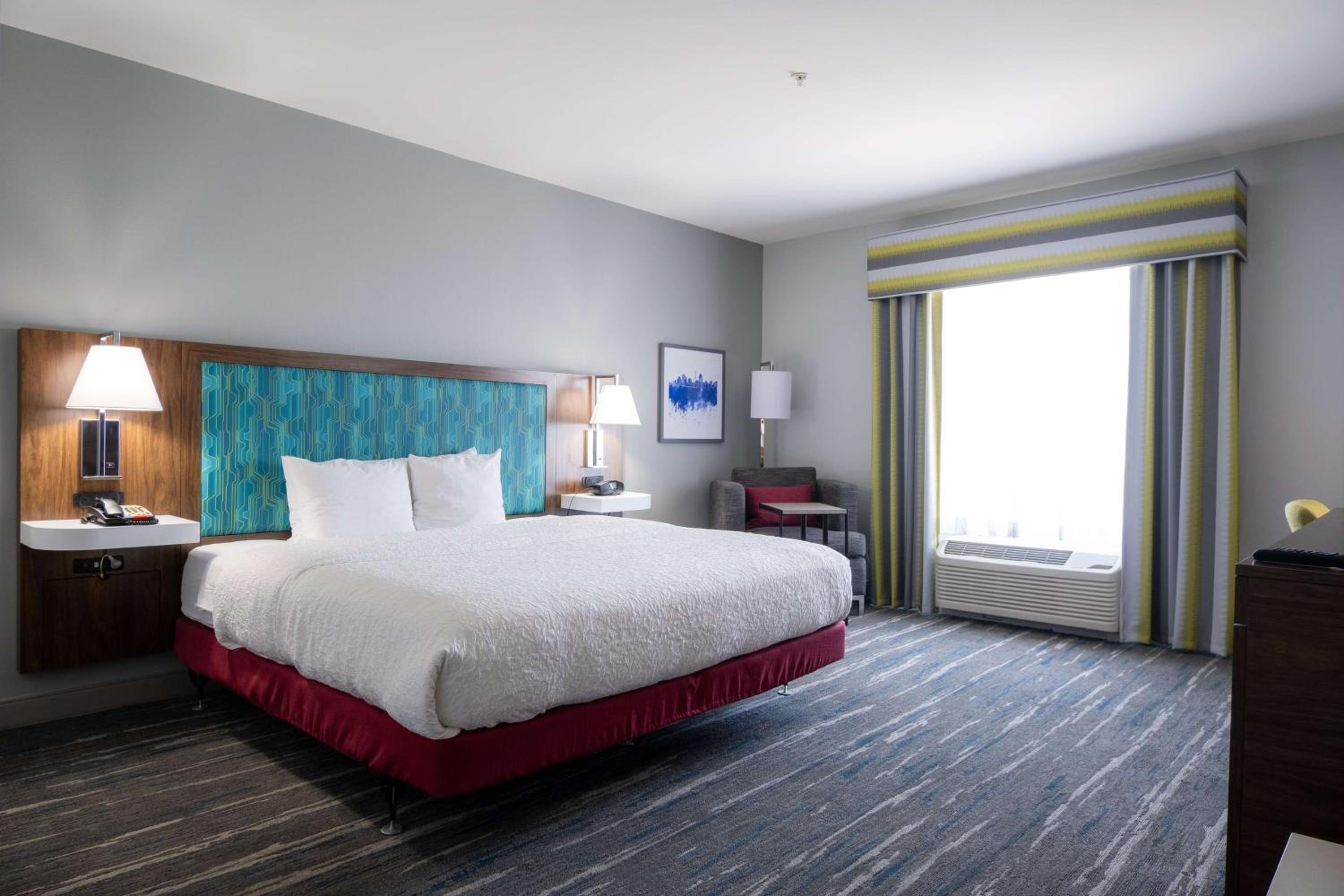 King Room with King Bed - Non-Smoking - Photo 1