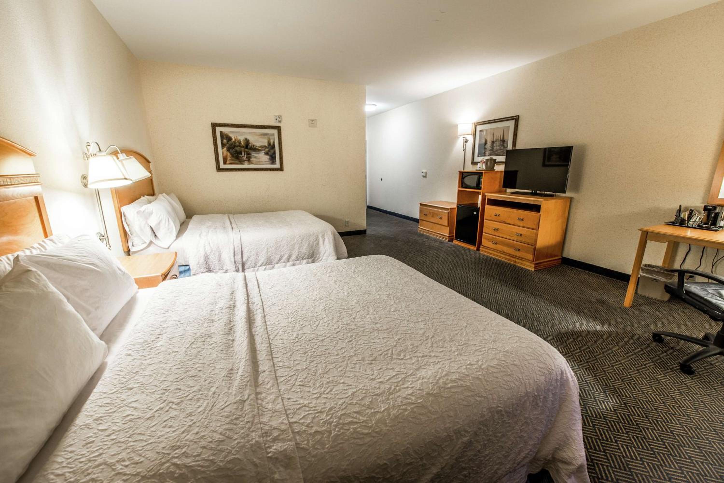 Room with Two Queen Beds - Non-Smoking - Photo 1