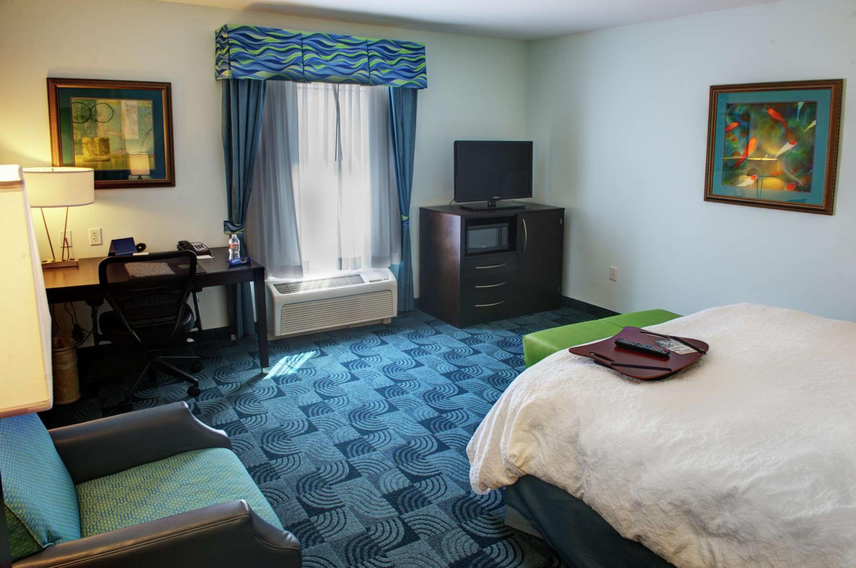 King Room with King Bed - Non-Smoking - Photo 2