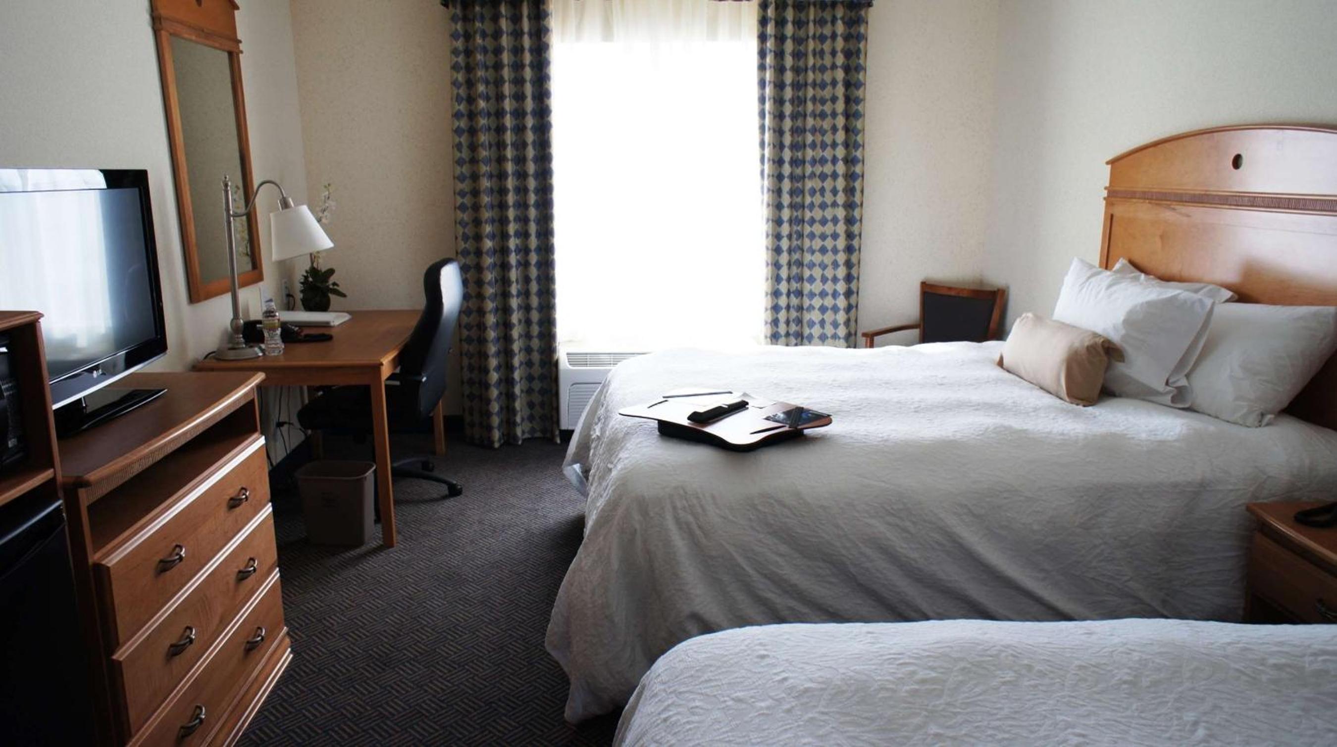 Room with Two Queen Beds - Non-Smoking - Photo 2