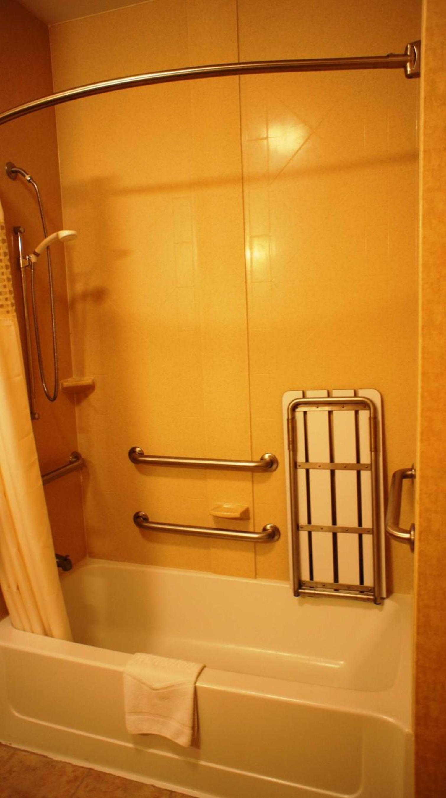 King Room with Accessible Tub - Mobility and Hearing Access/Non-Smoking - Photo 2