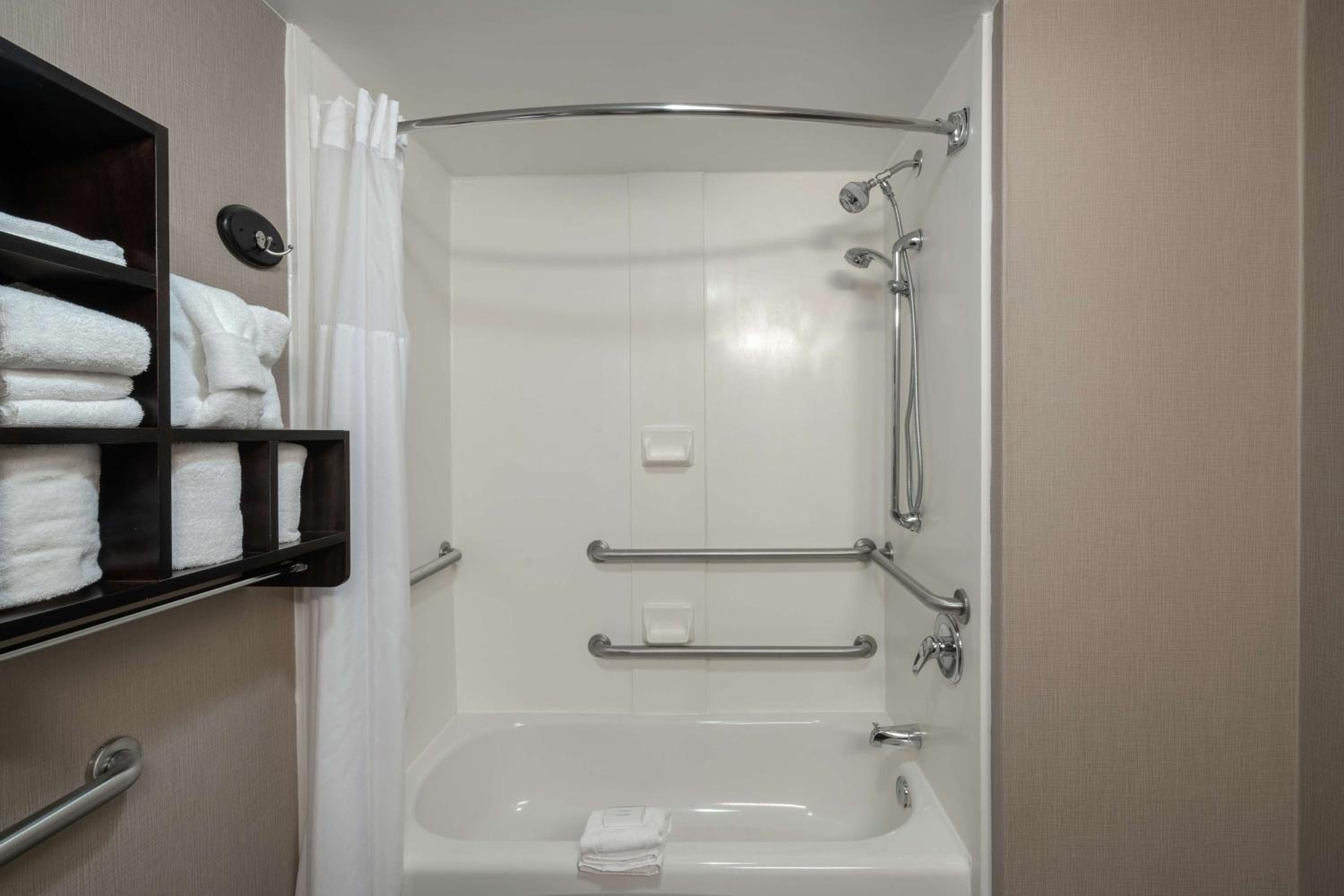 King Room - Mobility Access/Non-Smoking - Photo 3