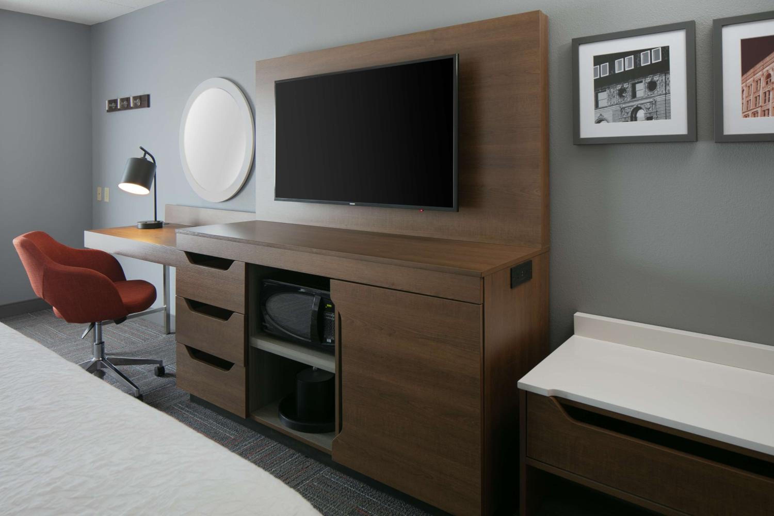 King Room - Non-Smoking - Photo 1