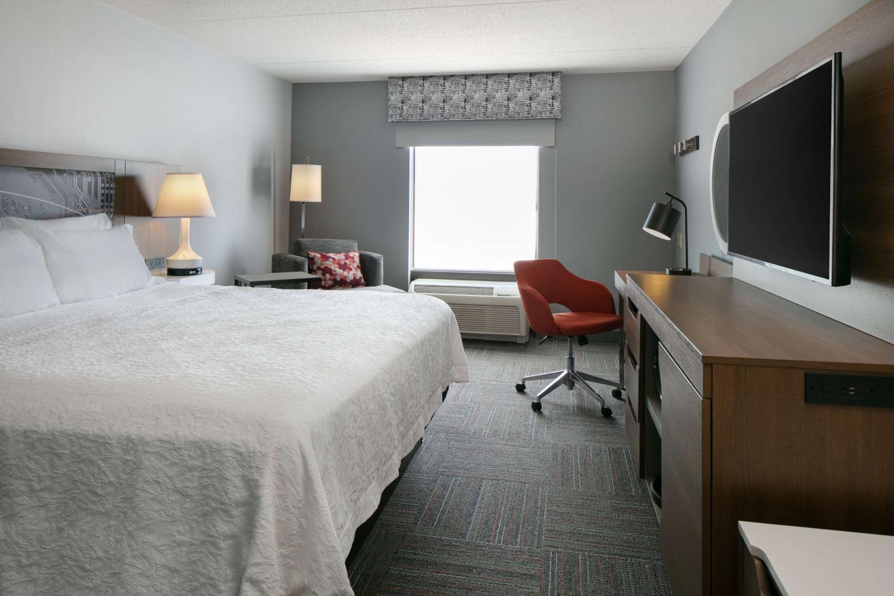 King Room - Non-Smoking - Photo 2