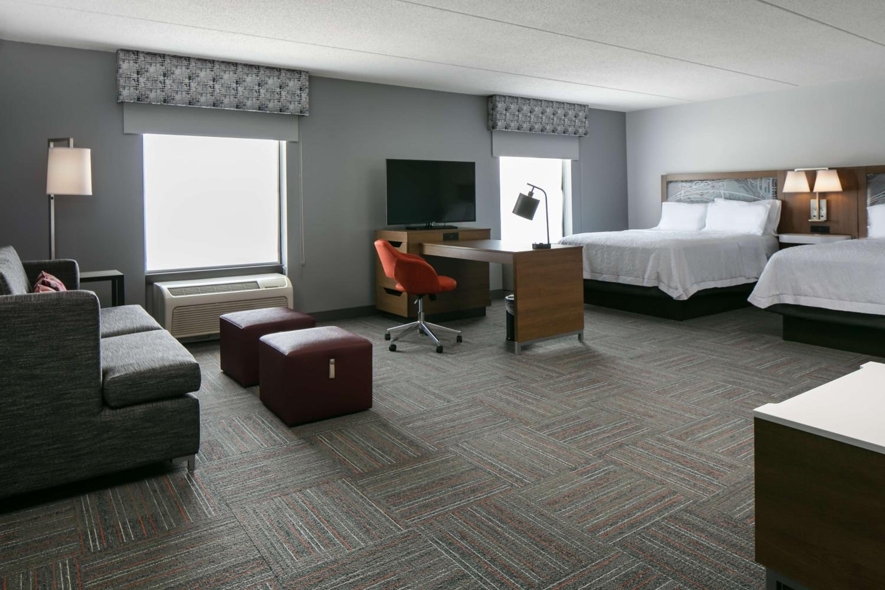 Queen Studio Suite with Two Queen Beds - Non-Smoking - Photo 2