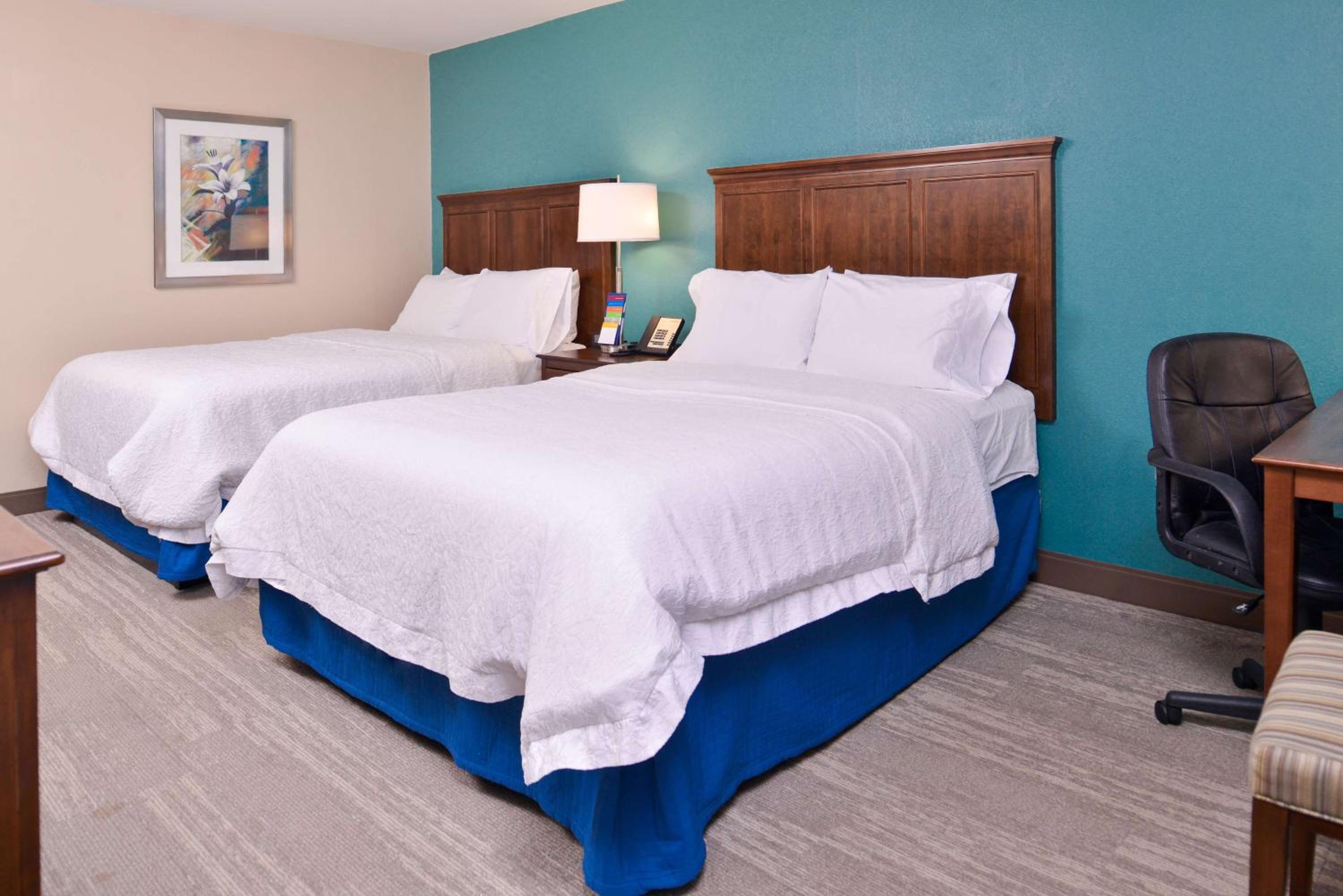 Queen Room With Two Queen Beds - Non-Smoking