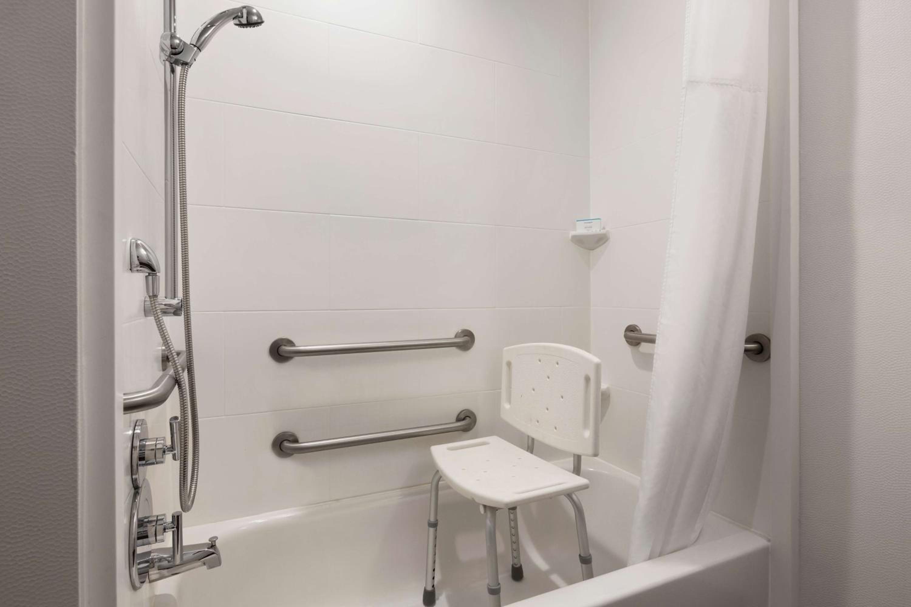 King Room - Mobility Access/Non-Smoking - Photo 9