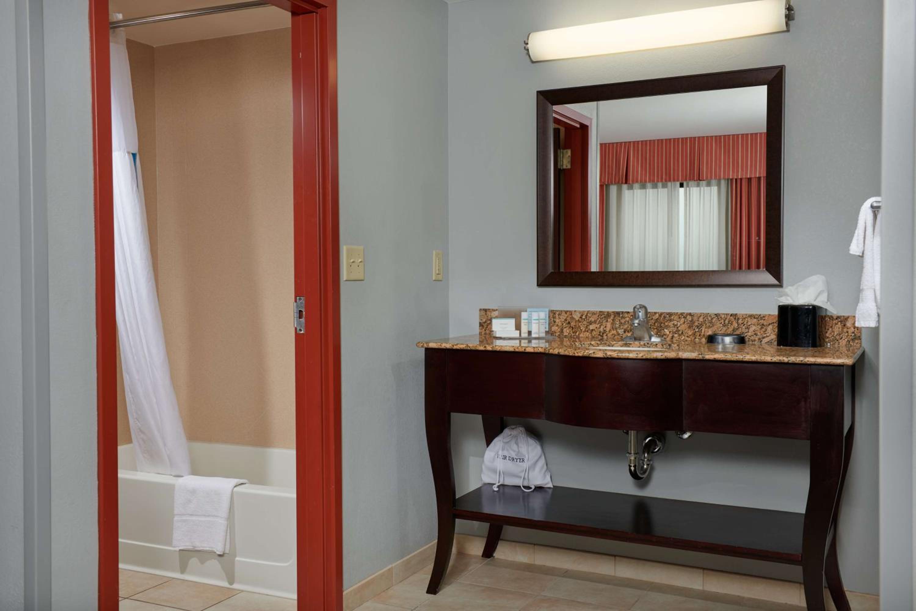 King Studio Suite - Non-Smoking - Photo 13