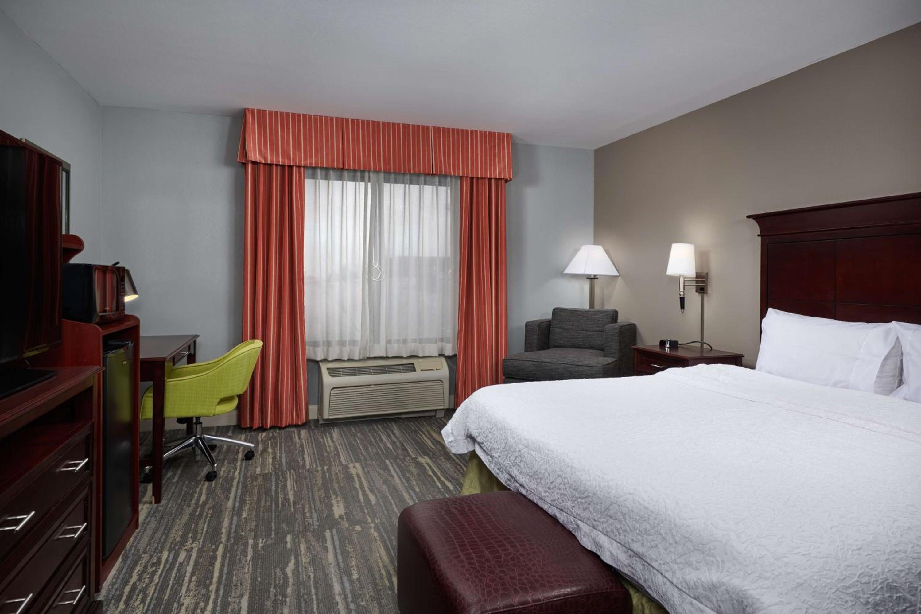 Deluxe King Room - Non-Smoking - Photo 7