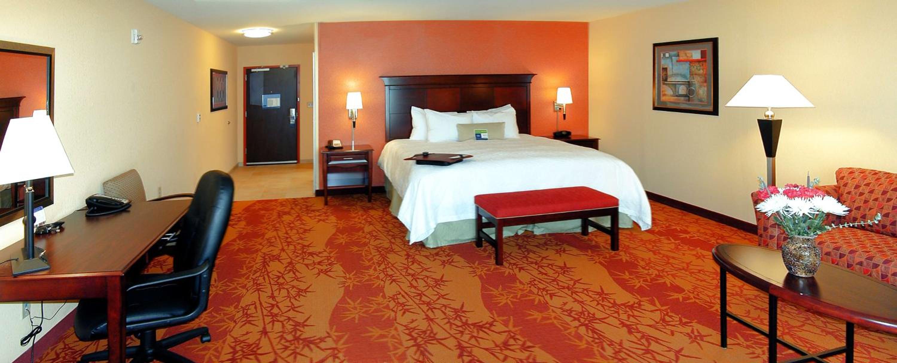 King Room with Sofa Bed - Photo 2