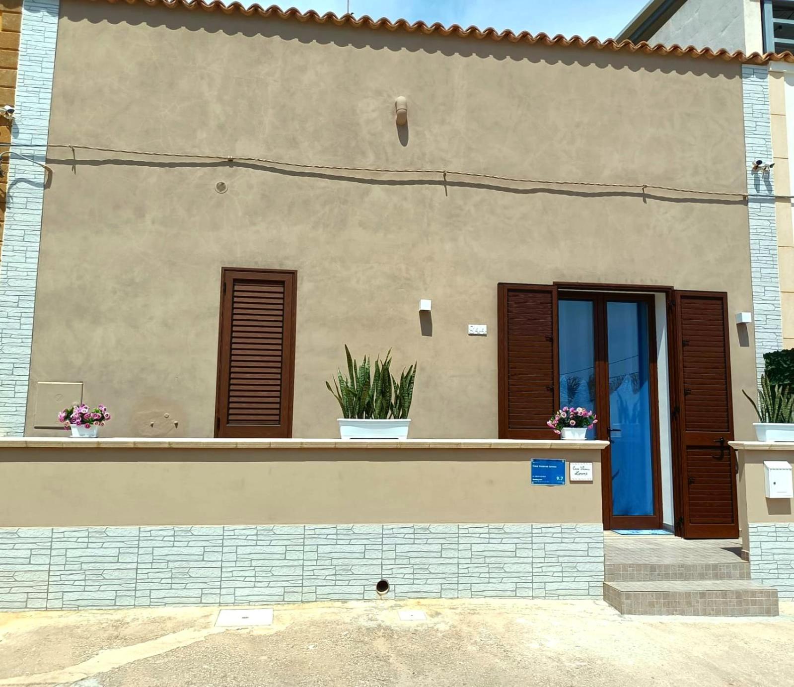 Two-Bedroom House - Photo 3