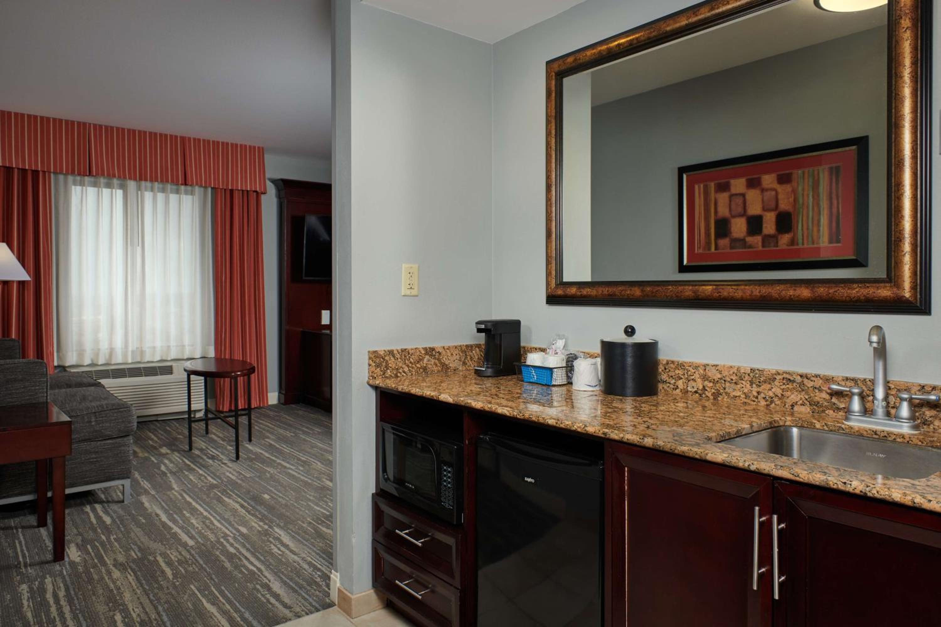 King Studio Suite - Non-Smoking - Photo 9