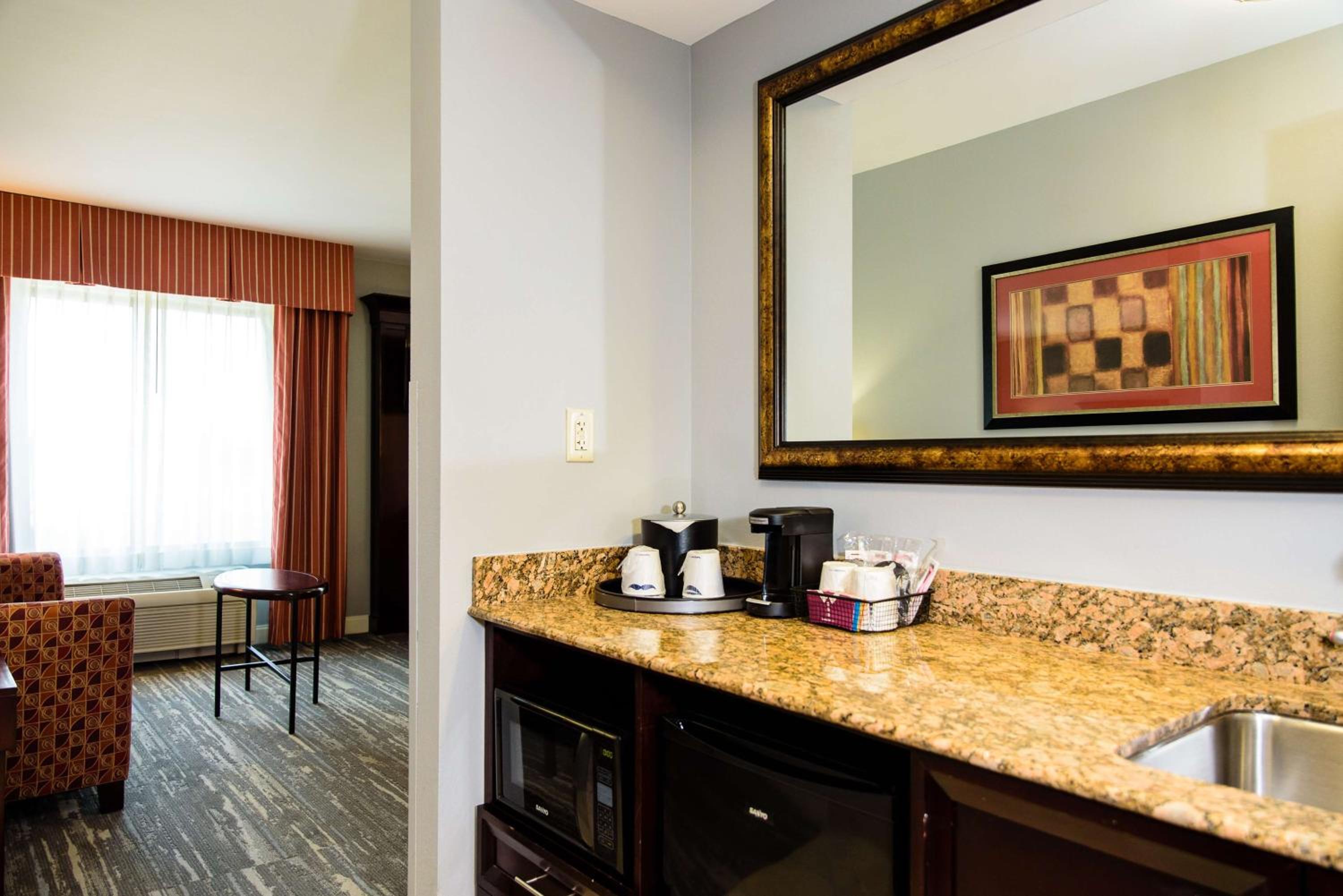 King Studio Suite - Non-Smoking - Photo 11