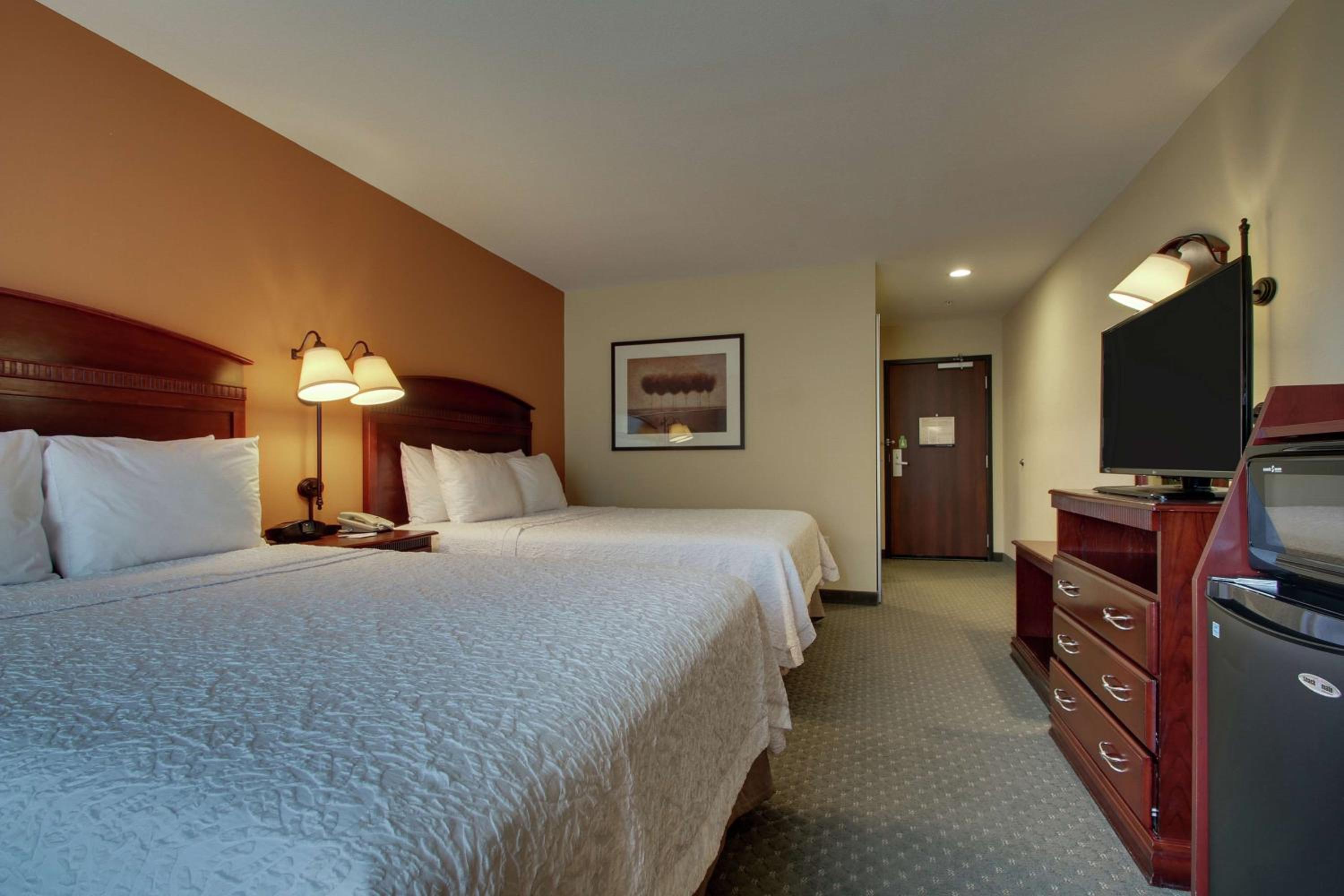 Room with Two Queen Beds - Non-Smoking - Photo 3