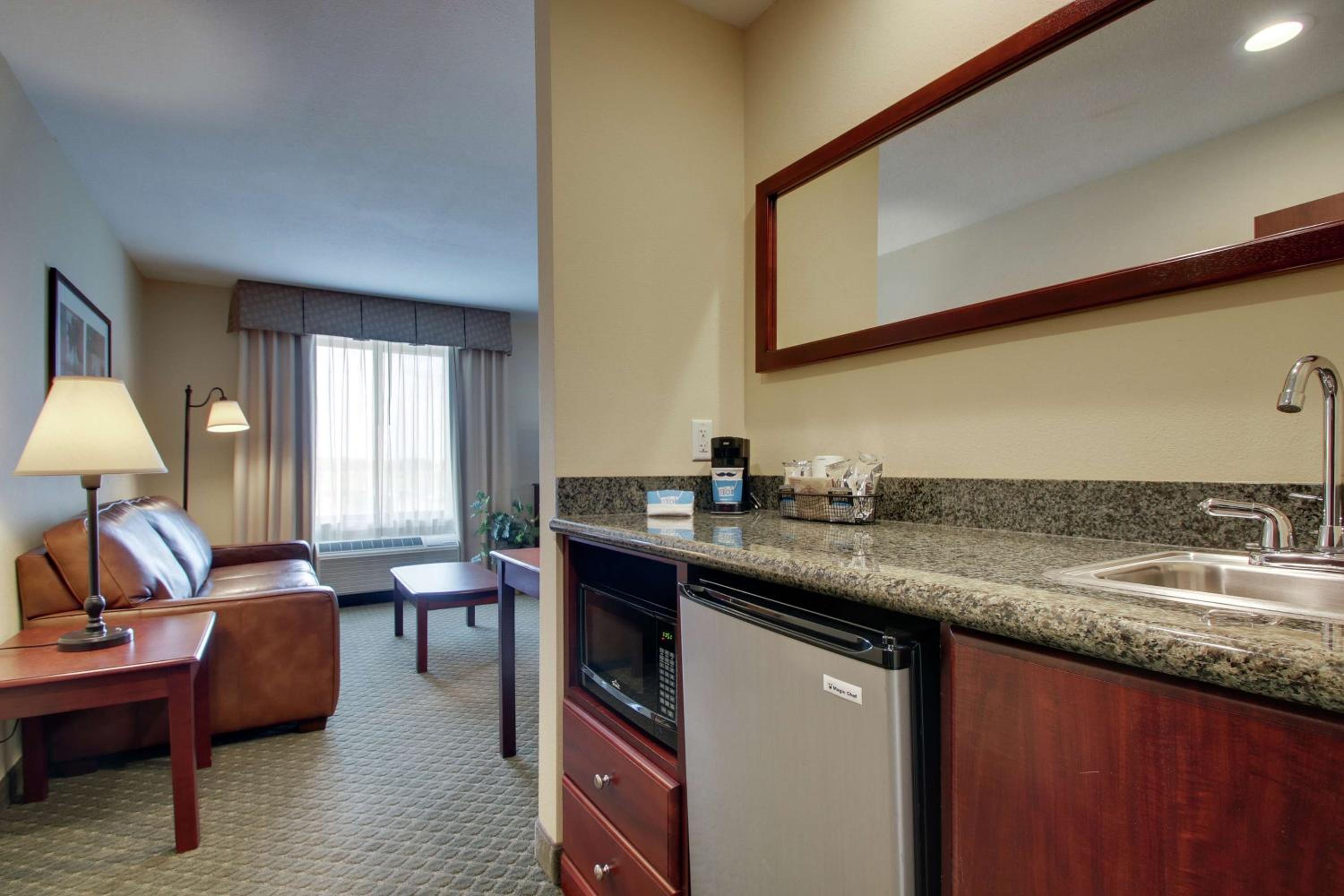 King Studio Suite - Non-Smoking - Photo 4
