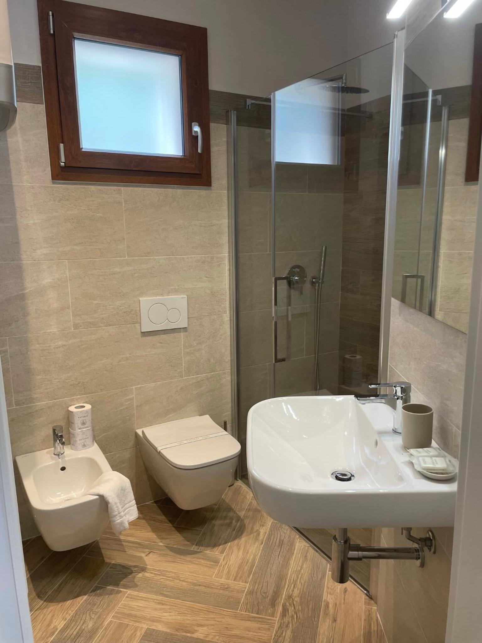Double Room with Private Bathroom photo 3