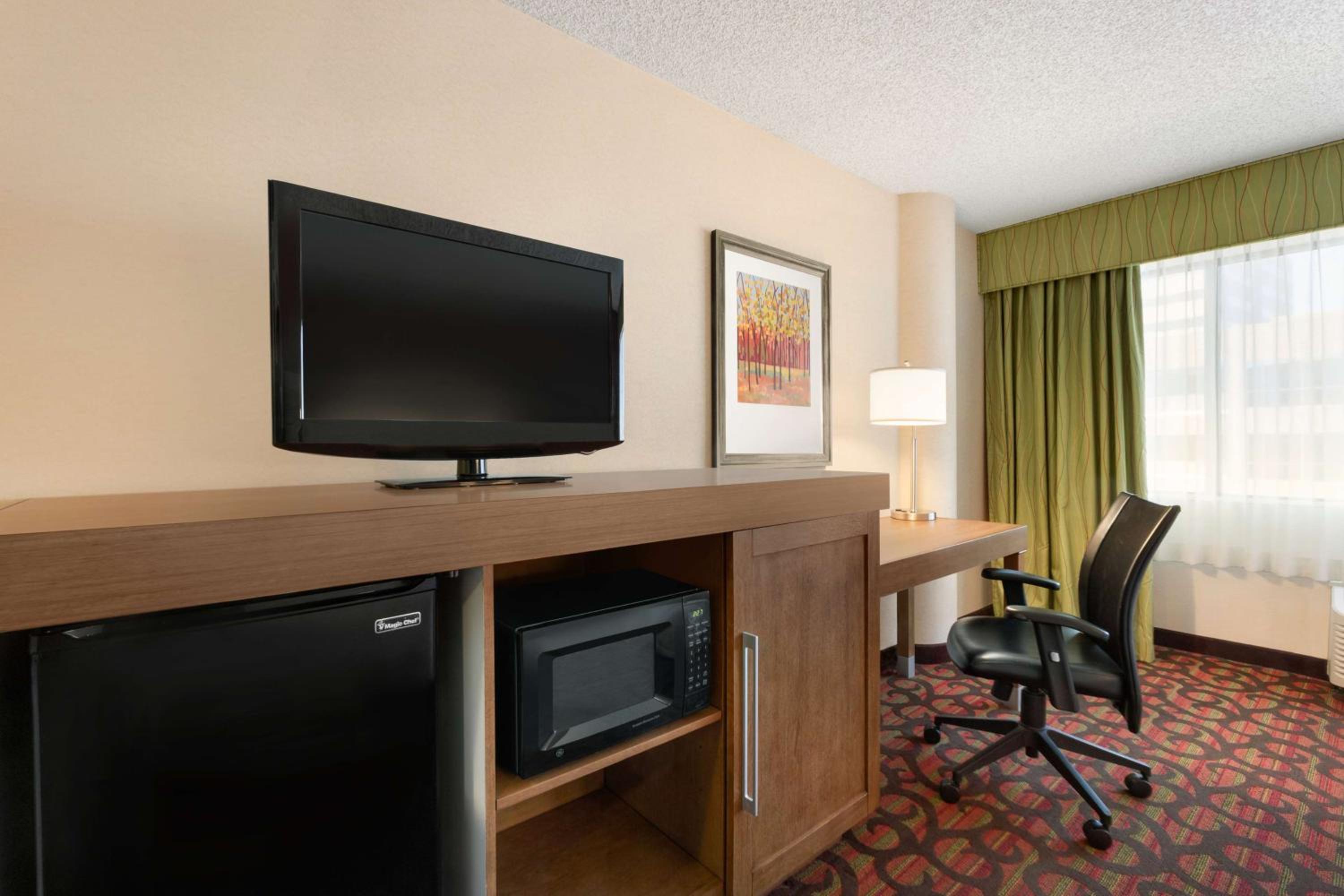 King Room - Non-Smoking - Photo 2