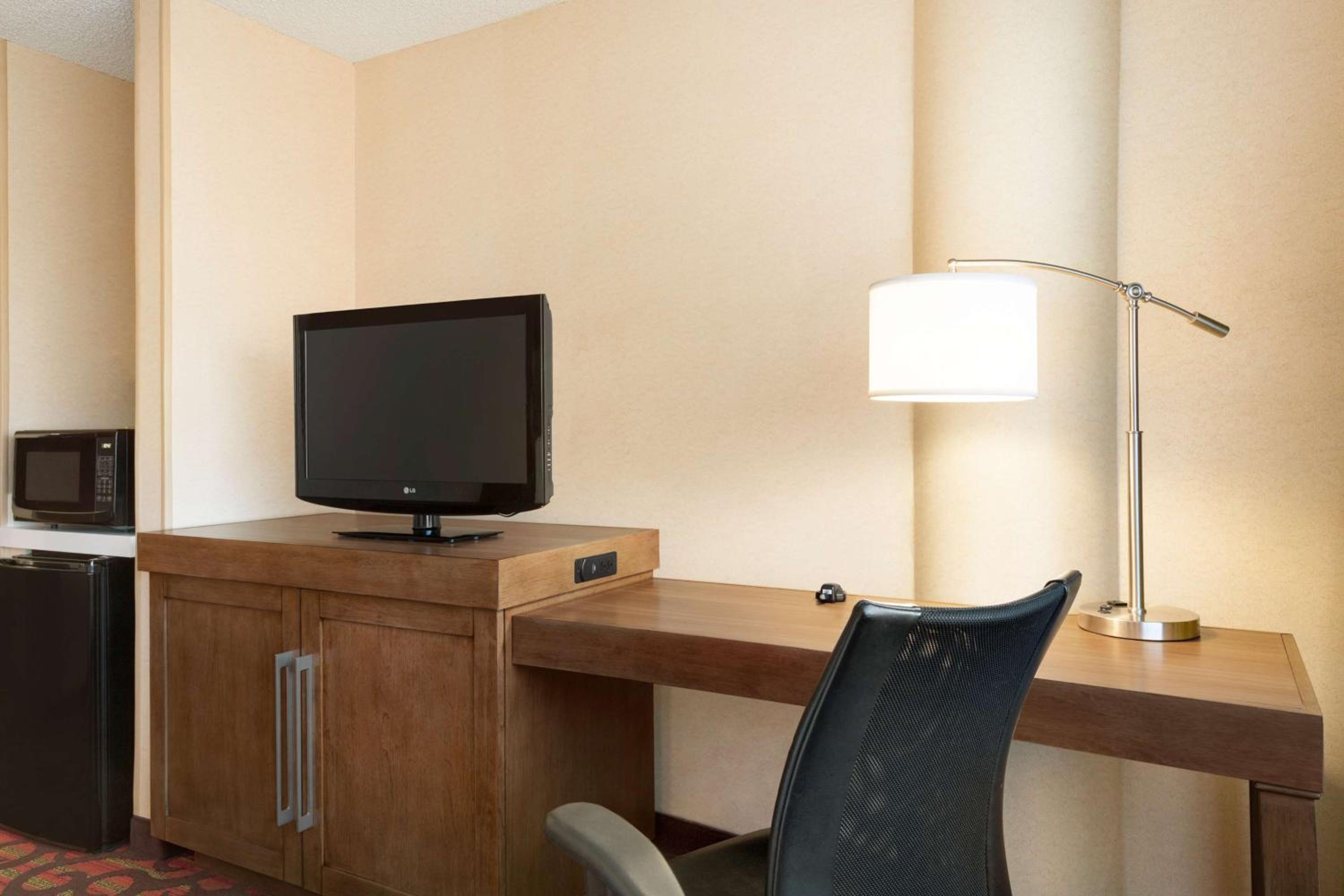 Premium Queen Studio With Two Queen Beds - Non-Smoking photo 3
