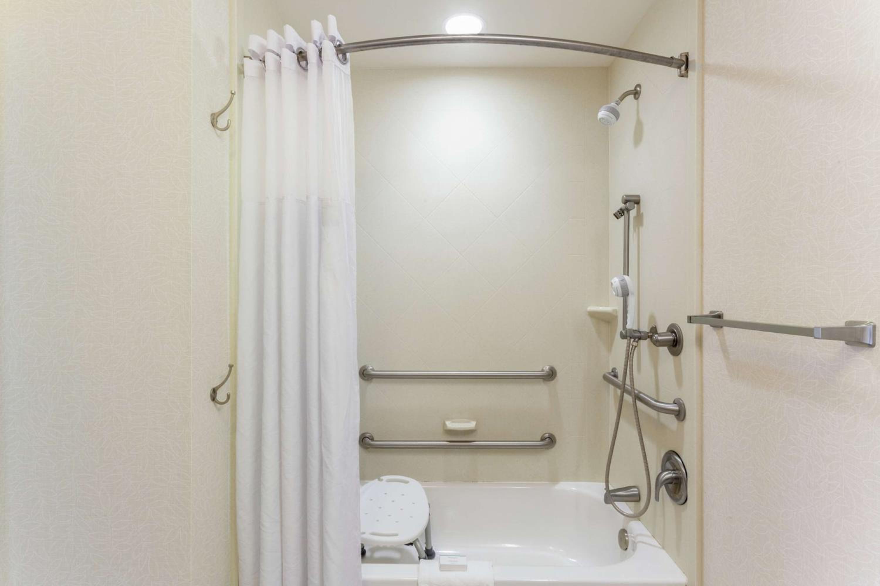 Queen Room with Two Queen Beds - Mobility and Hearing Access/Non-Smoking - Photo 2