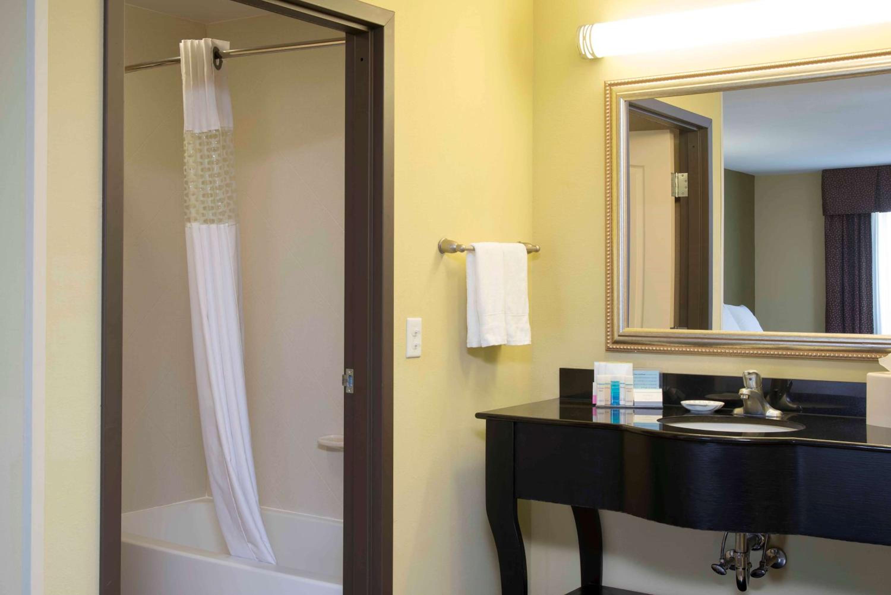 King Studio Suite - Non-Smoking - Photo 2
