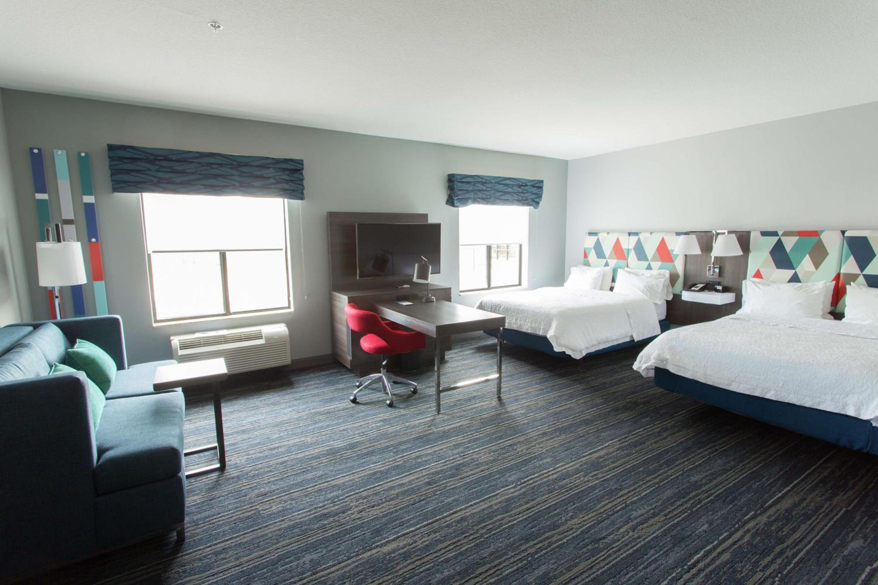 Queen Studio Suite with Two Queen Beds - Non-Smoking - Photo 2