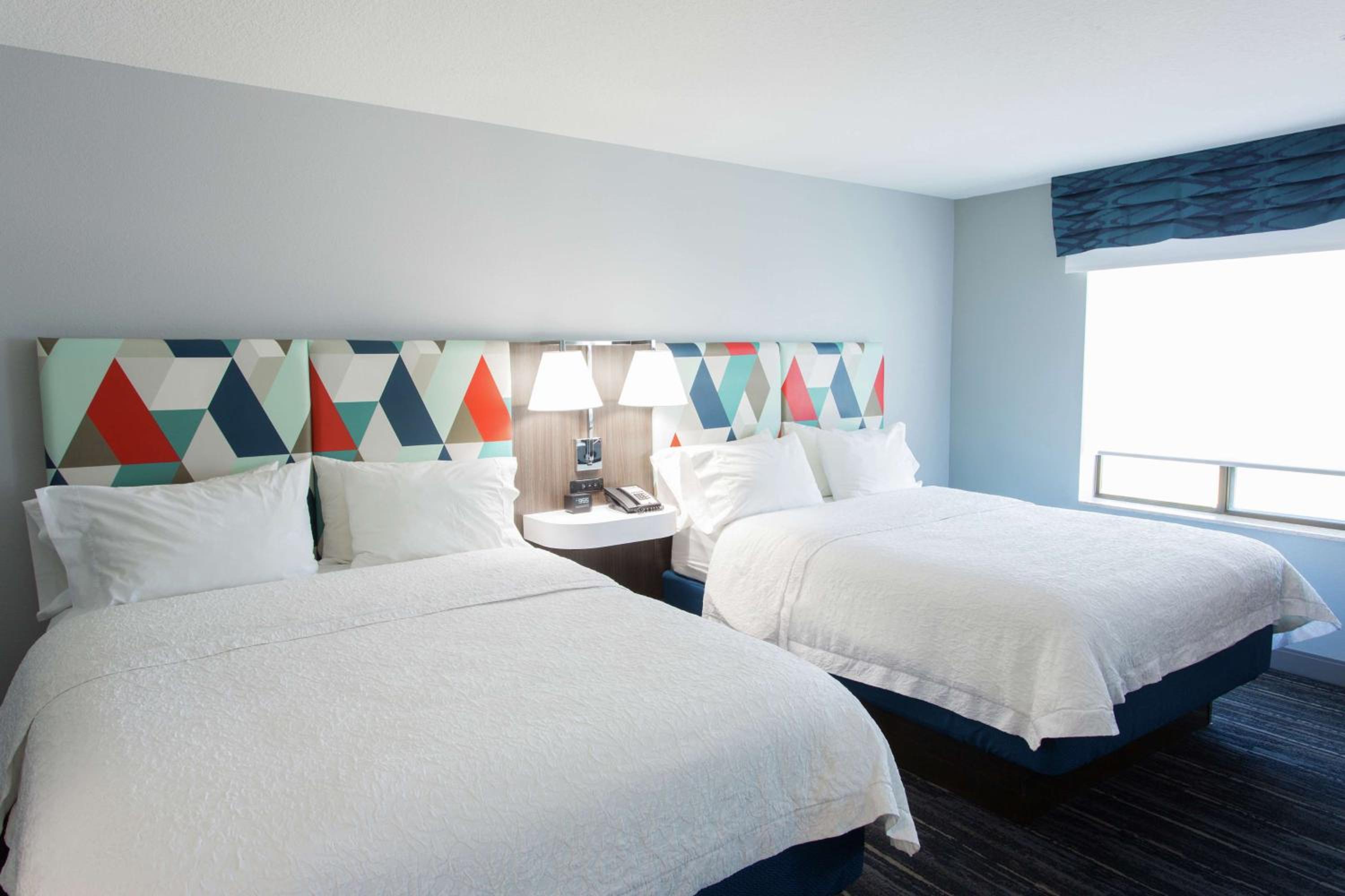 Room with Two Queen Beds - Non-Smoking - Photo 2