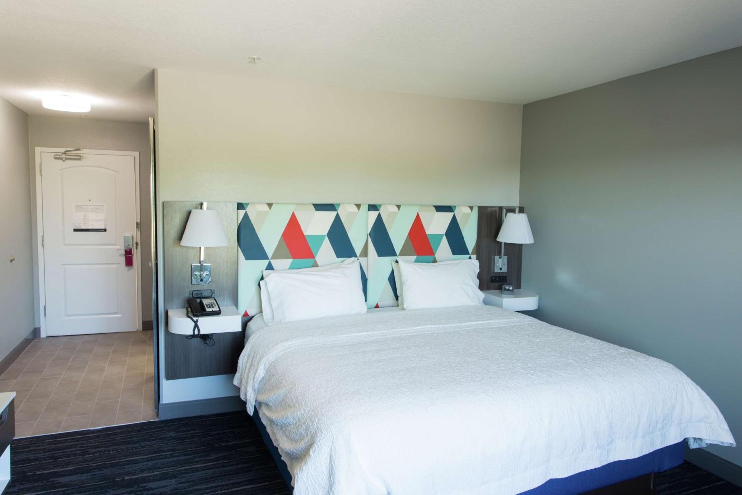 King Room with King Bed - Non-Smoking - Photo 1