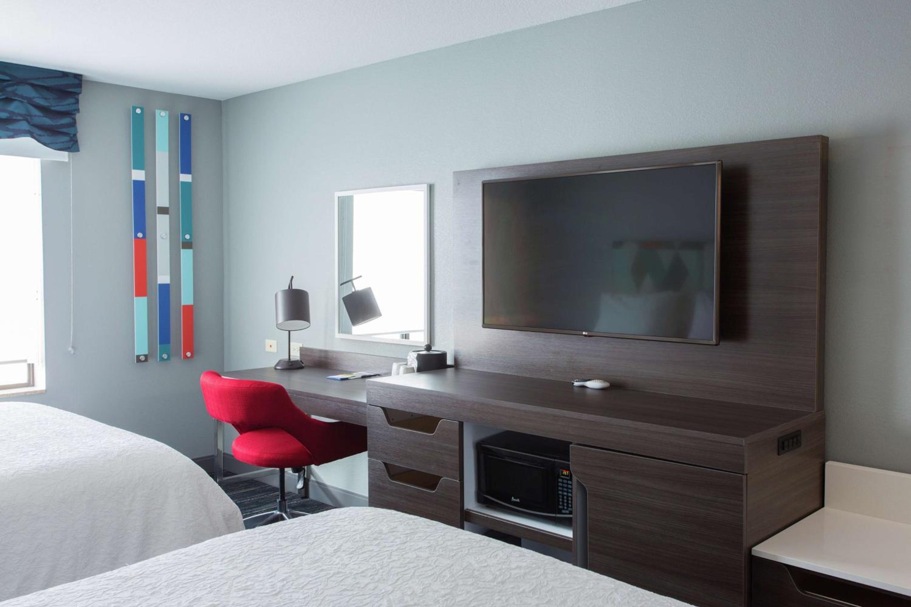 Room with Two Queen Beds - Non-Smoking - Photo 3