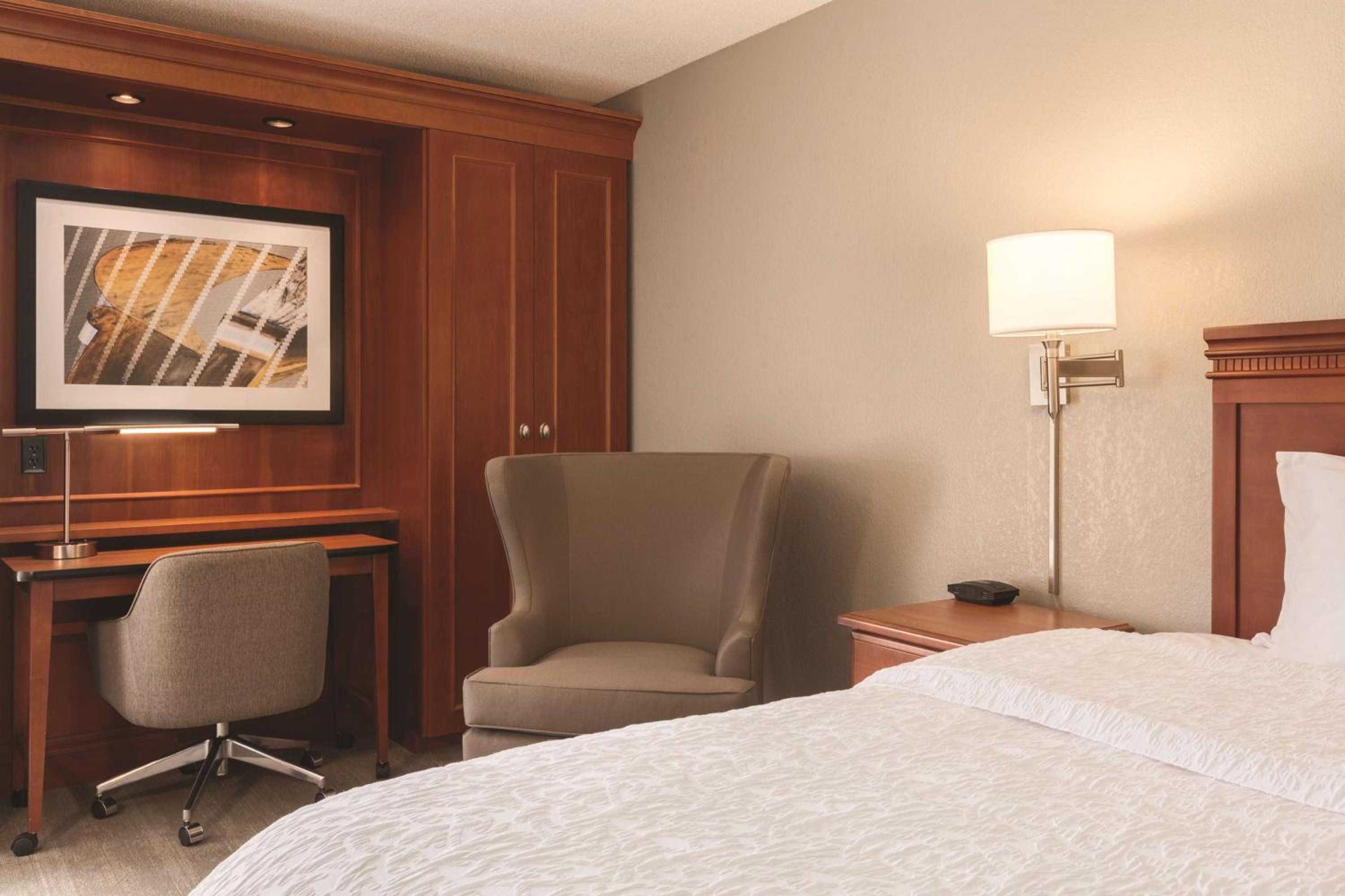 King Room with King Bed - Non-Smoking - Photo 1