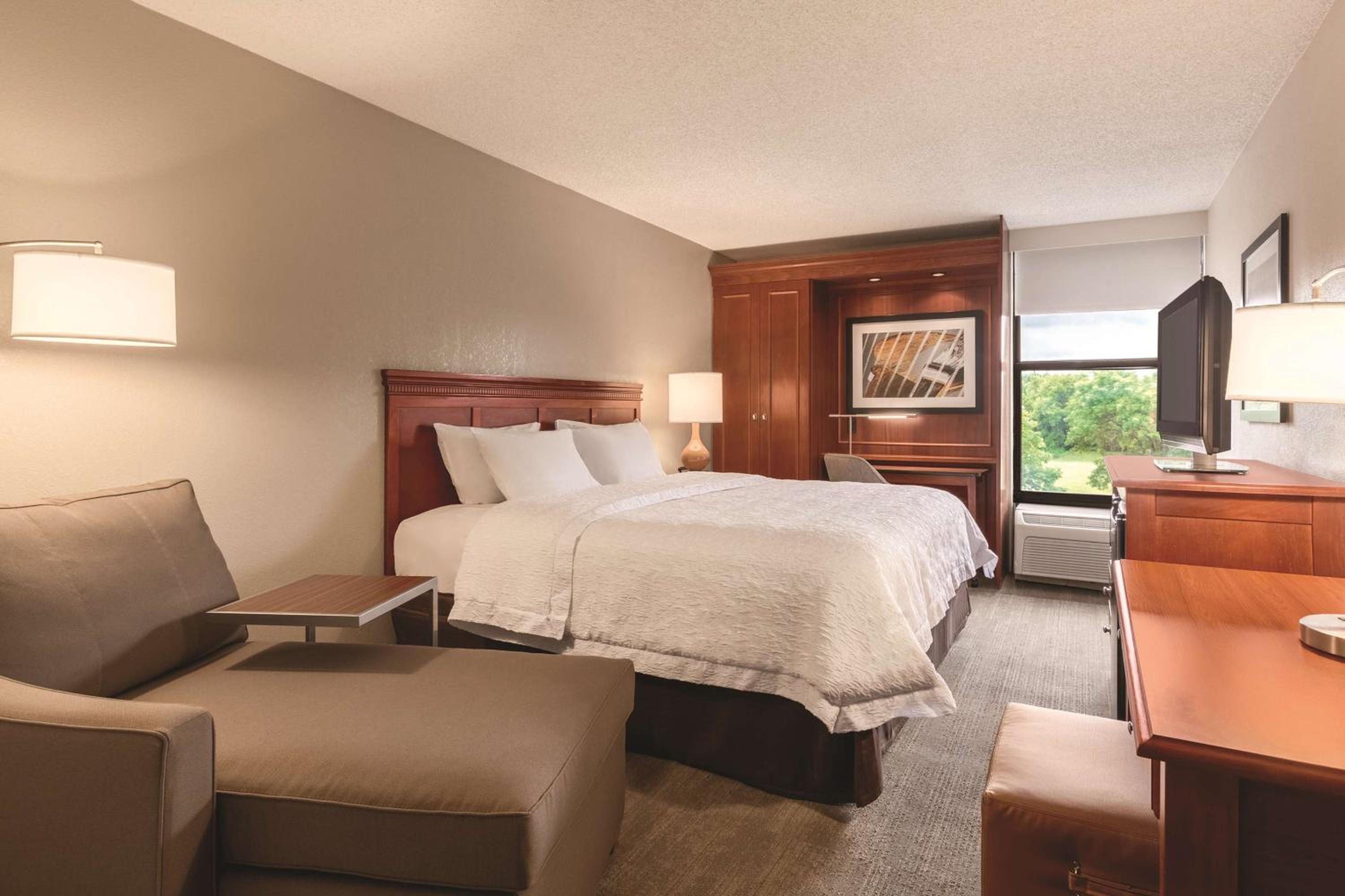 King Room with Chaise Lounge - Non-Smoking - Photo 1