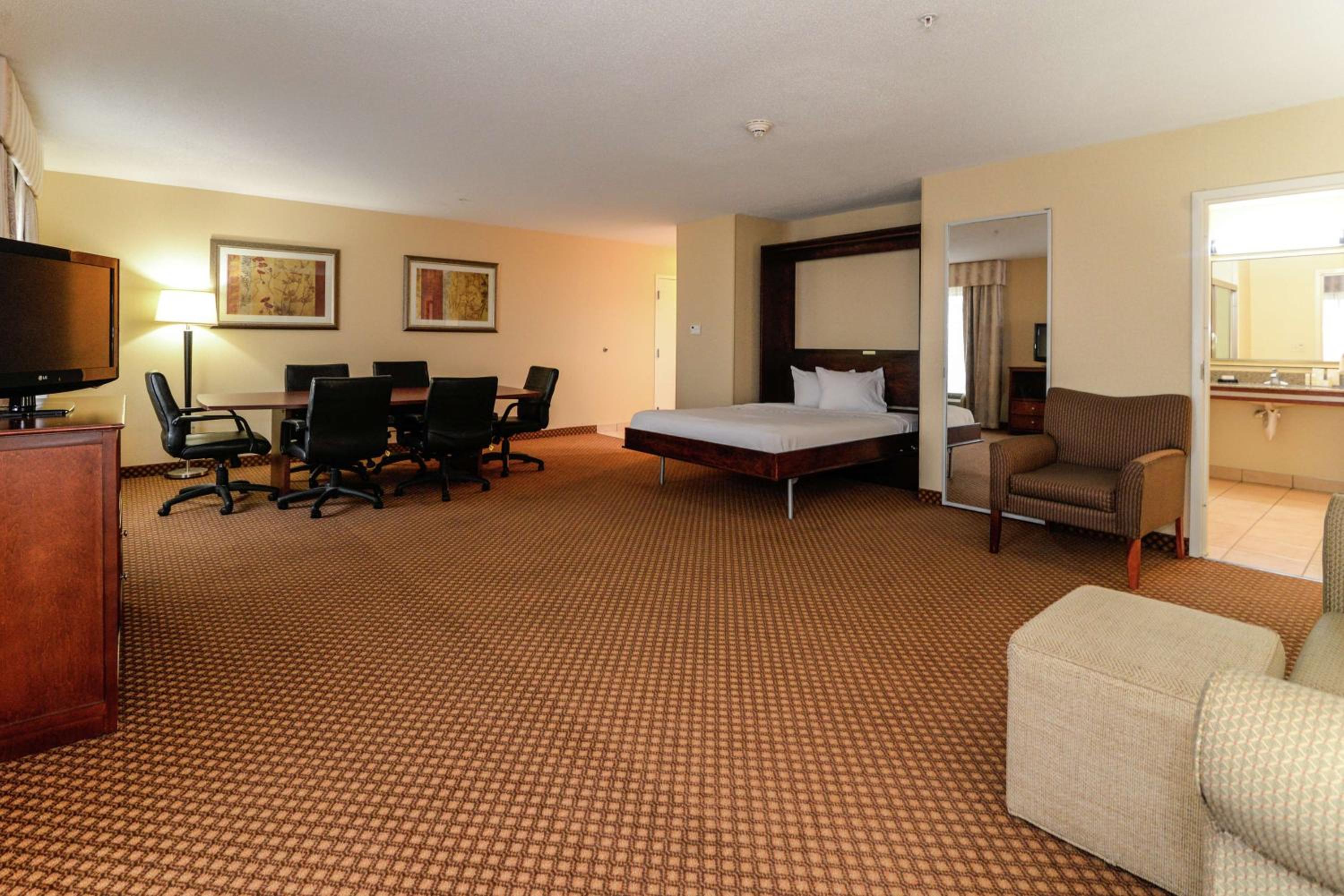 One King Bed and One Queen Murphy Bed Room - Non-Smoking - Photo 1