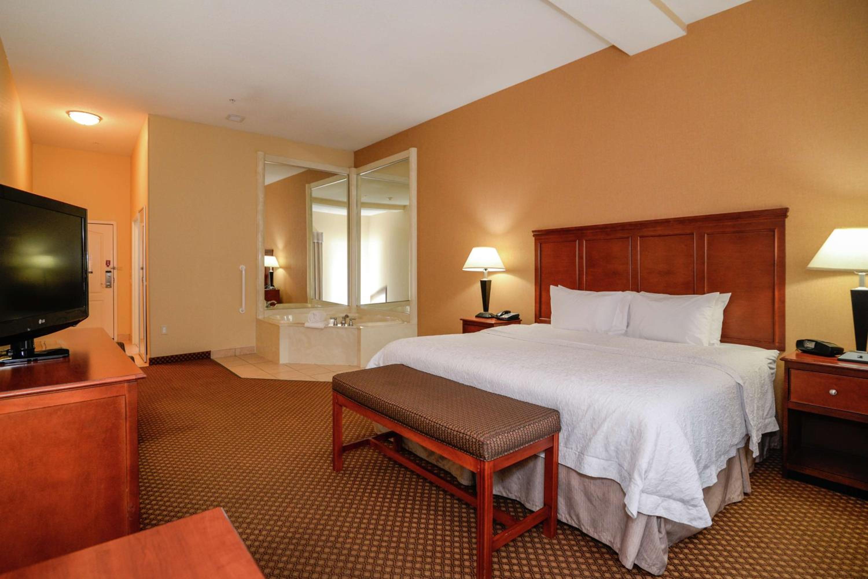 King Room with Whirlpool - Non-Smoking - Photo 2