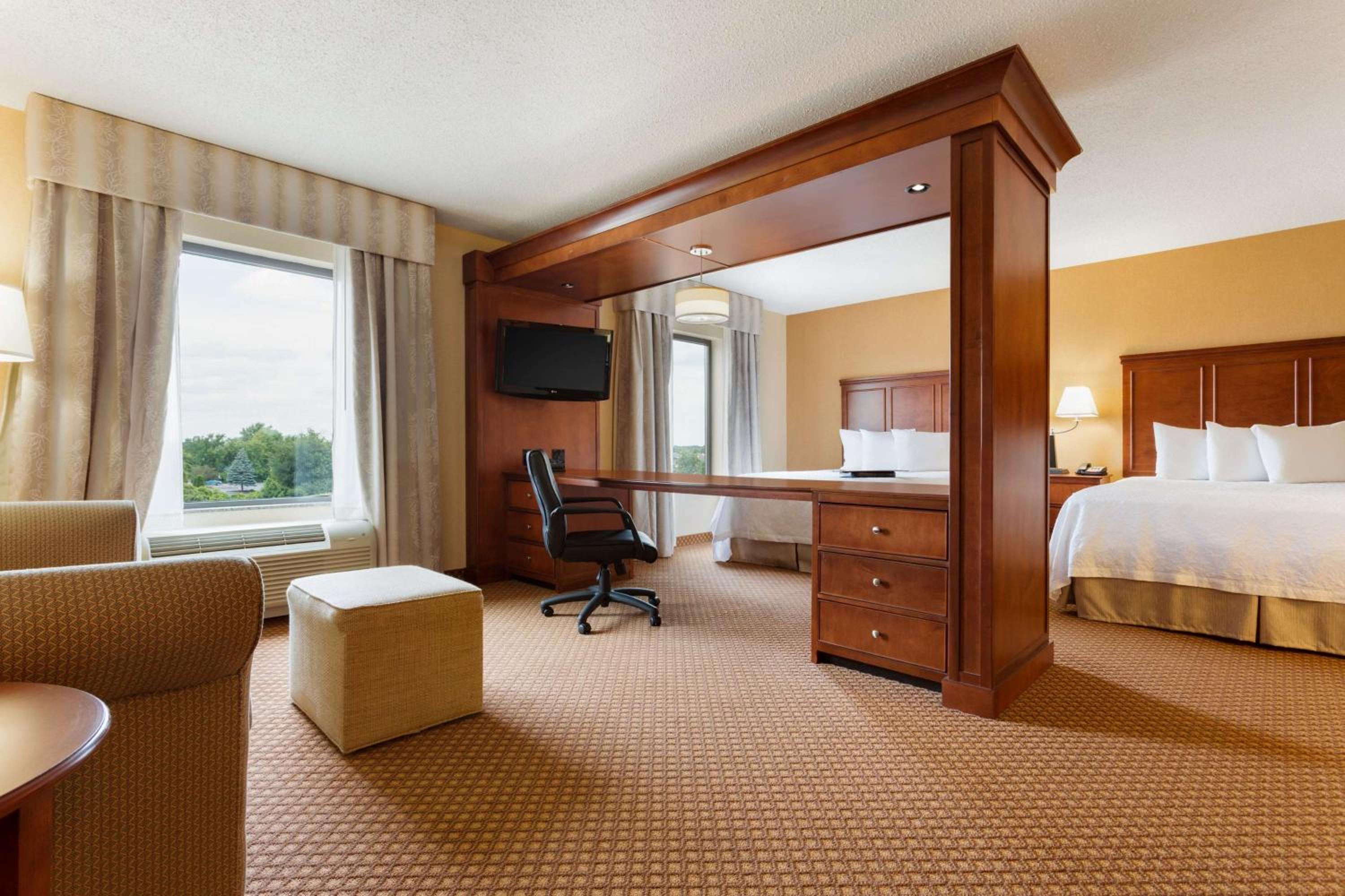 Queen Studio Suite with Two Queen Beds - Non-Smoking - Photo 1