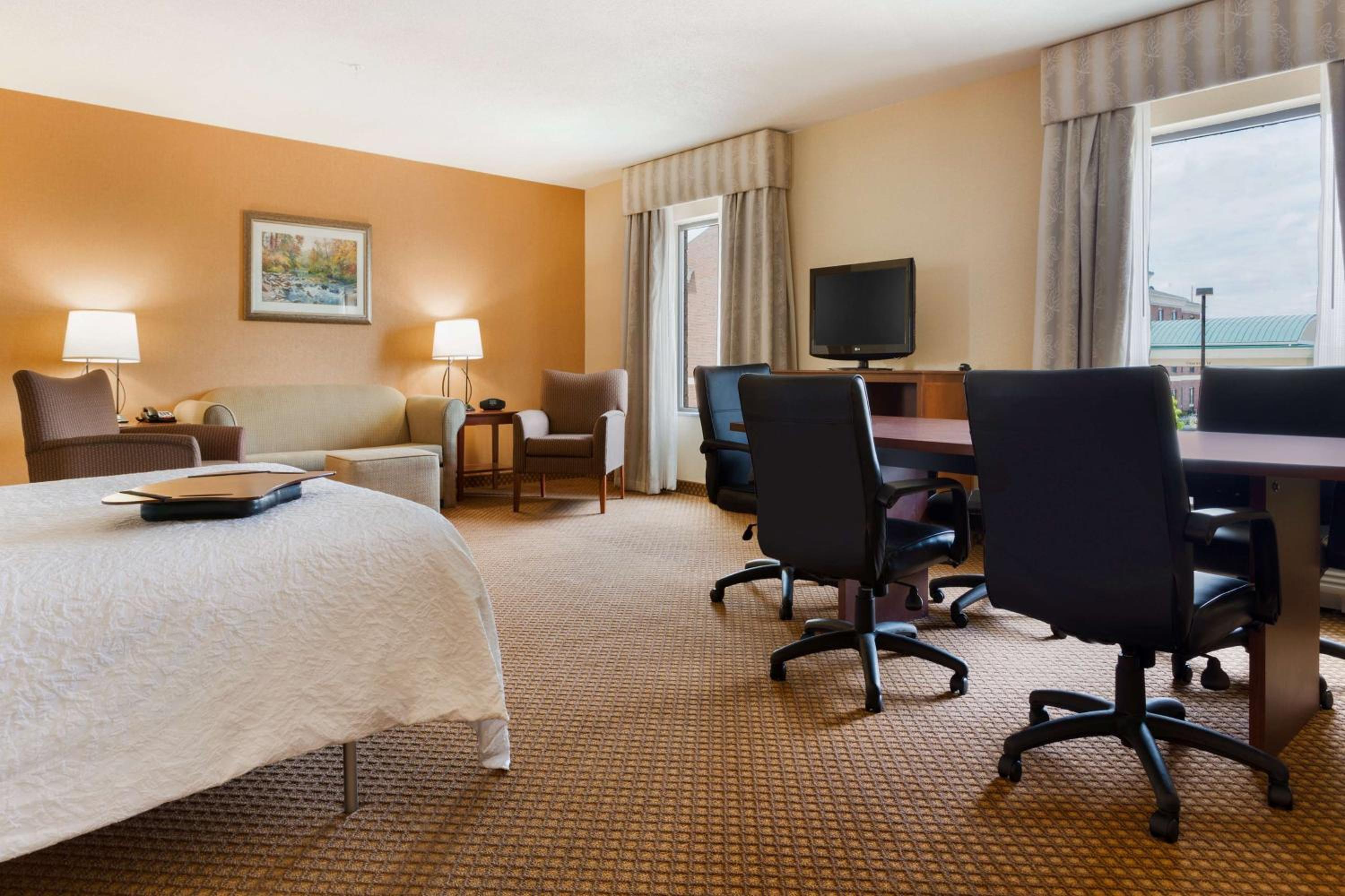 One King Bed and One Queen Murphy Bed Room - Non-Smoking - Photo 2