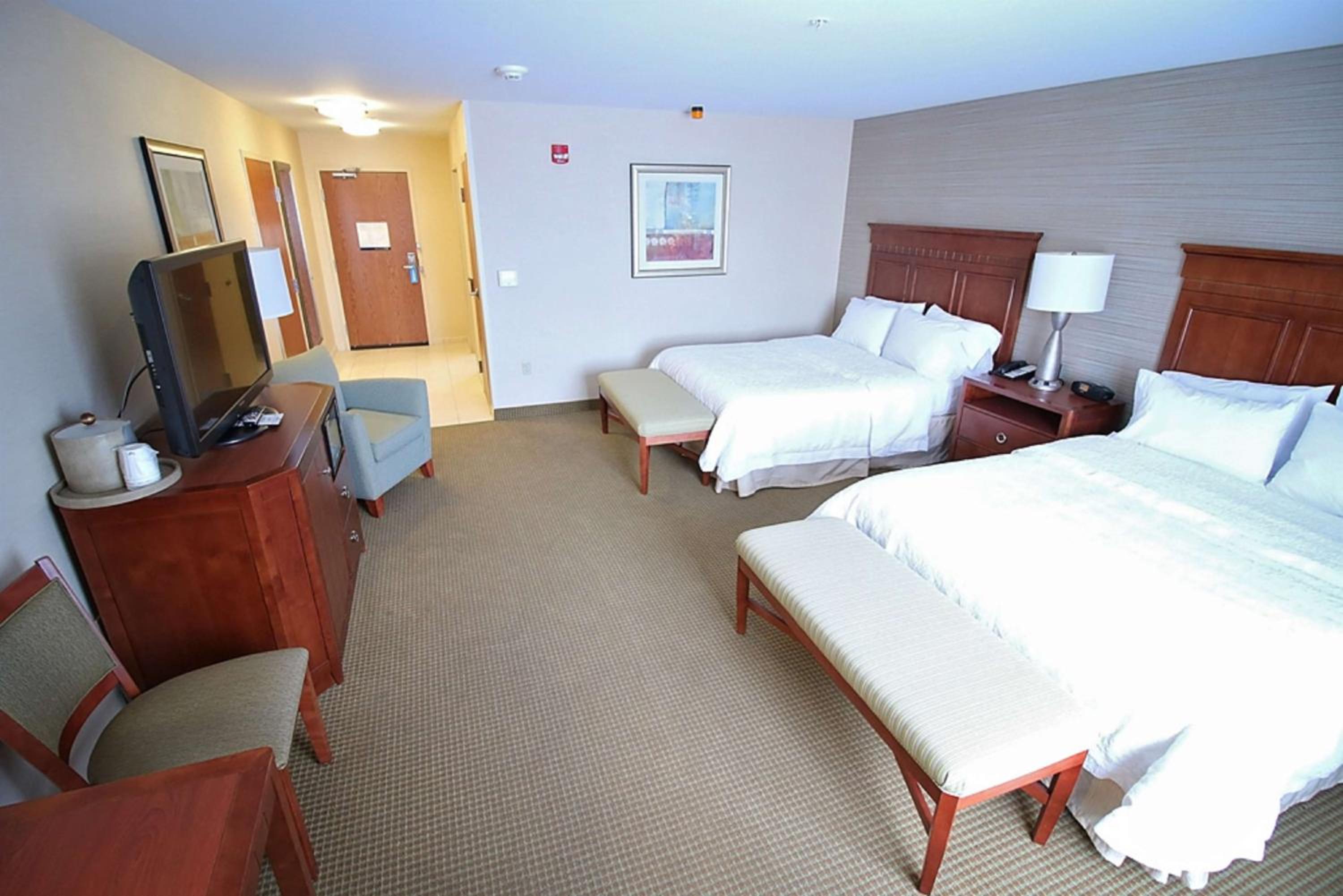 Queen Room with Two Queen Beds - Mobility and Hearing Access/Non-Smoking photo 1