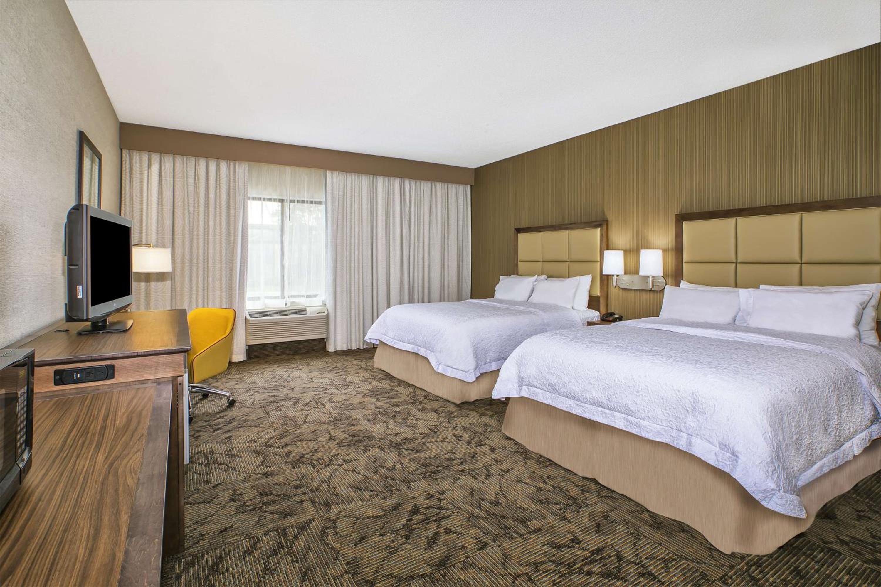 Large Queen Room with Two Queen Beds and Sofa Bed - Photo 2