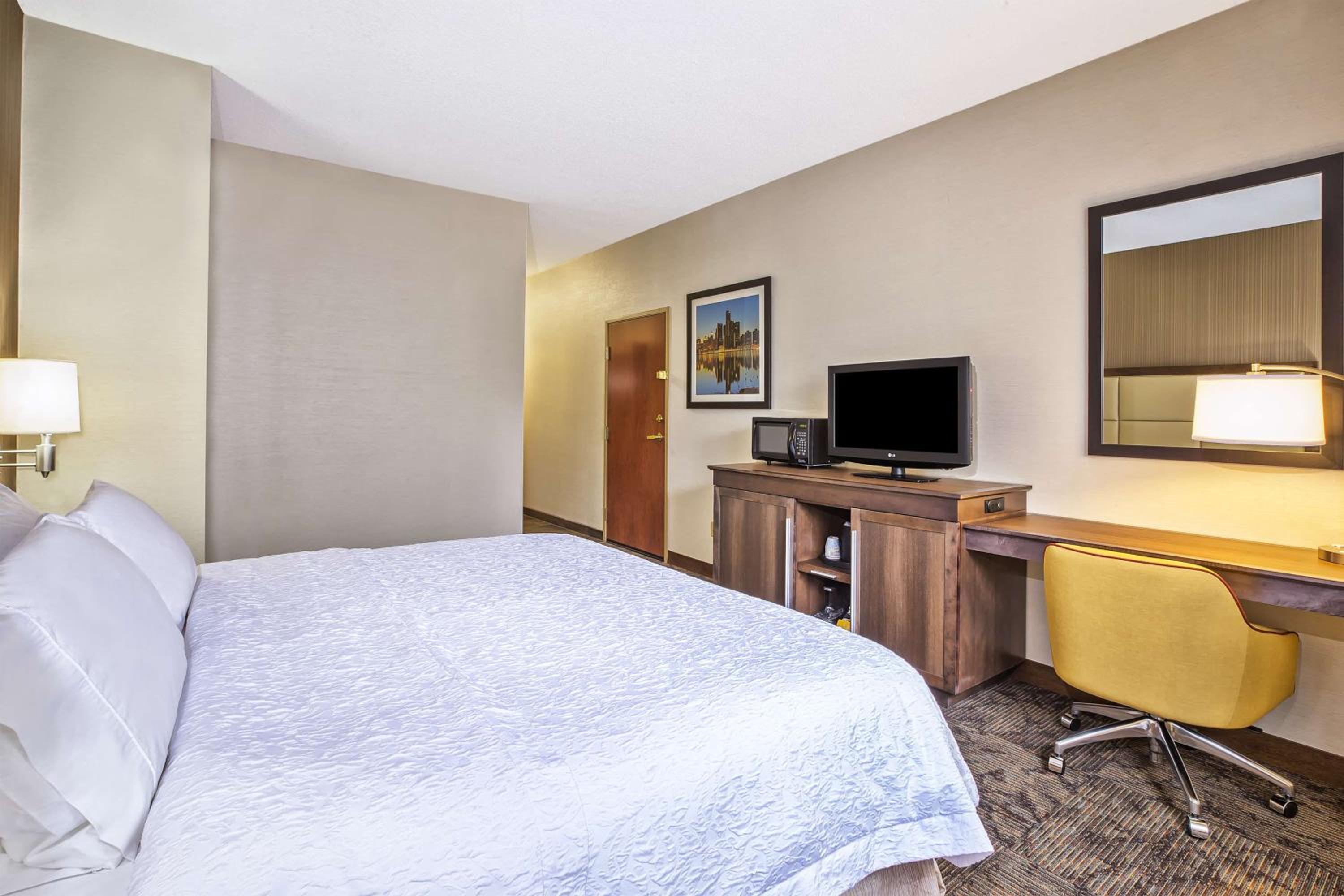 King Room with Sofa Bed - Photo 1