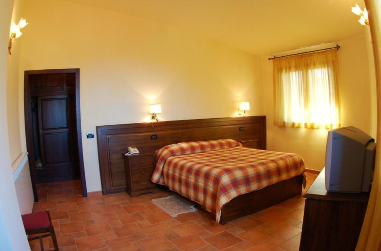 Double or Twin Room - Photo 4
