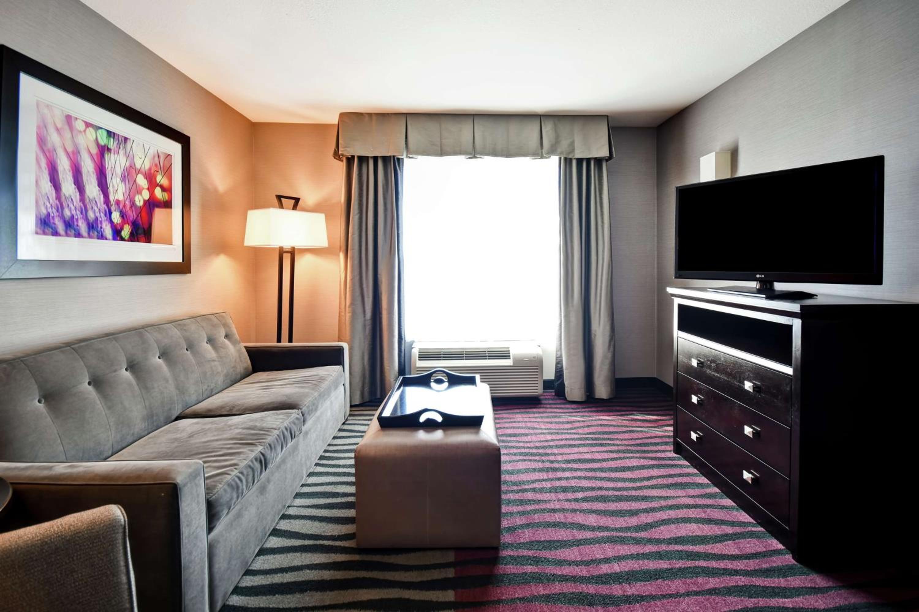 One-Bedroom King Suite - Non-Smoking photo 2