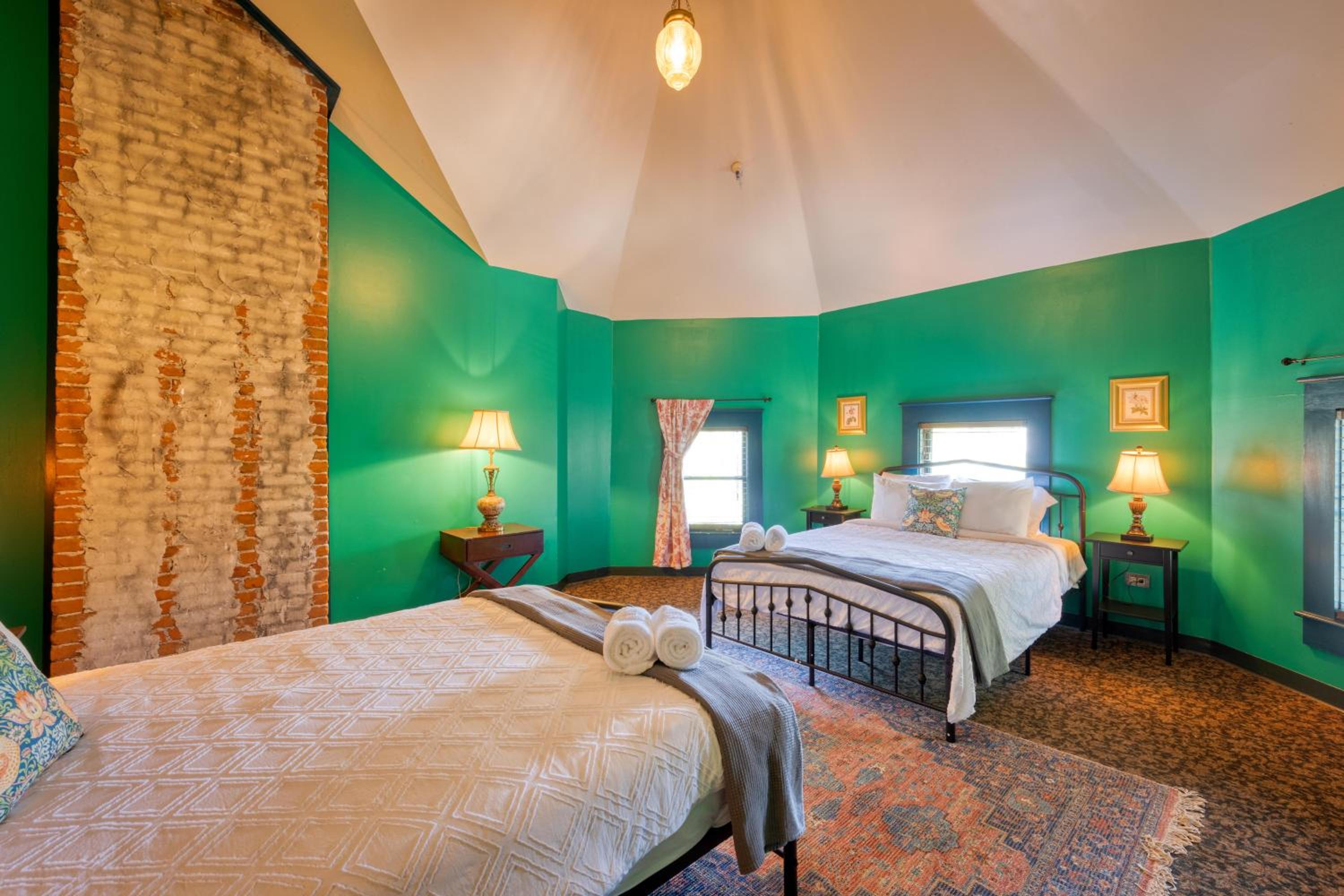 Private Double Queen Room photo 2