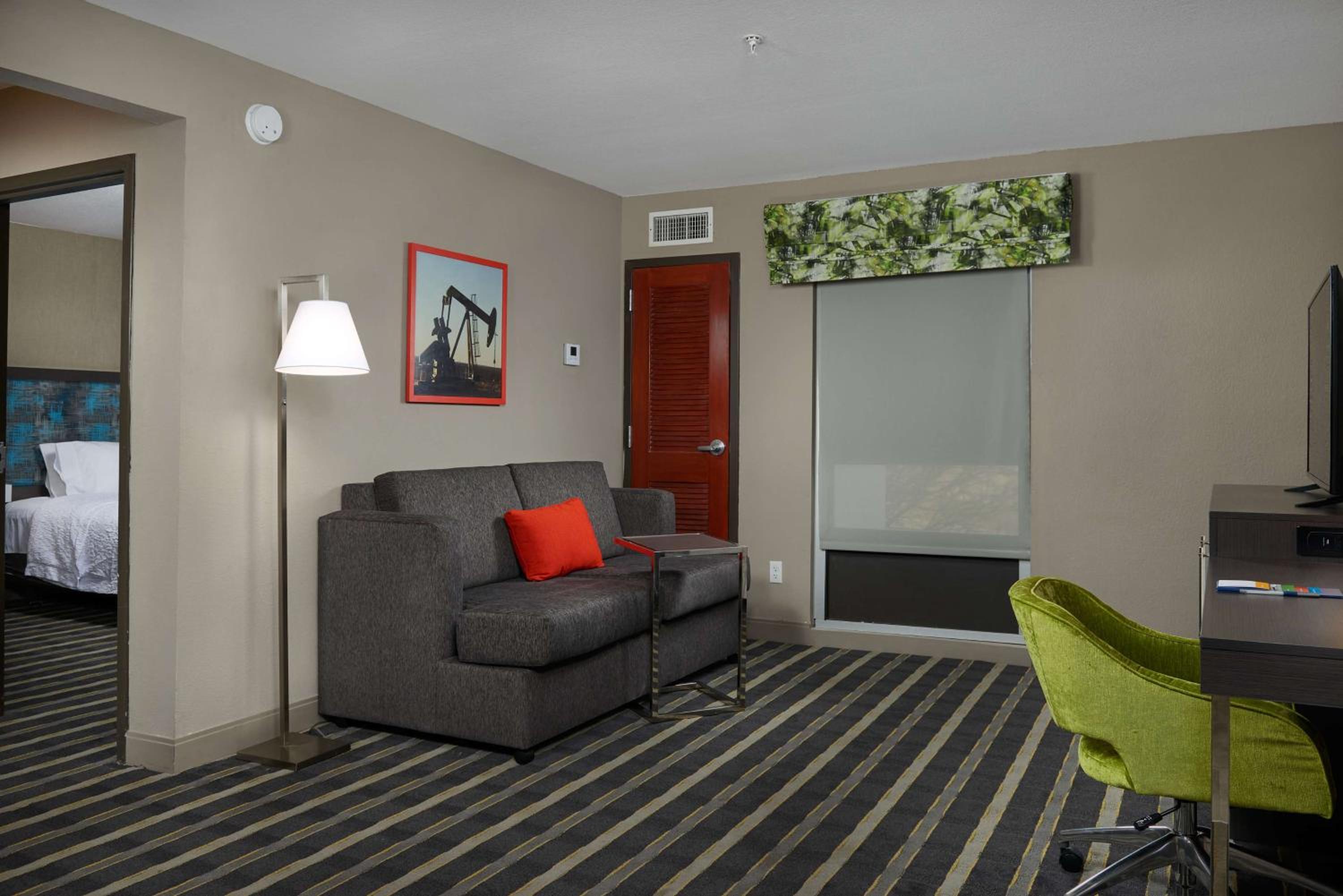King Suite - Non-Smoking - Photo 4