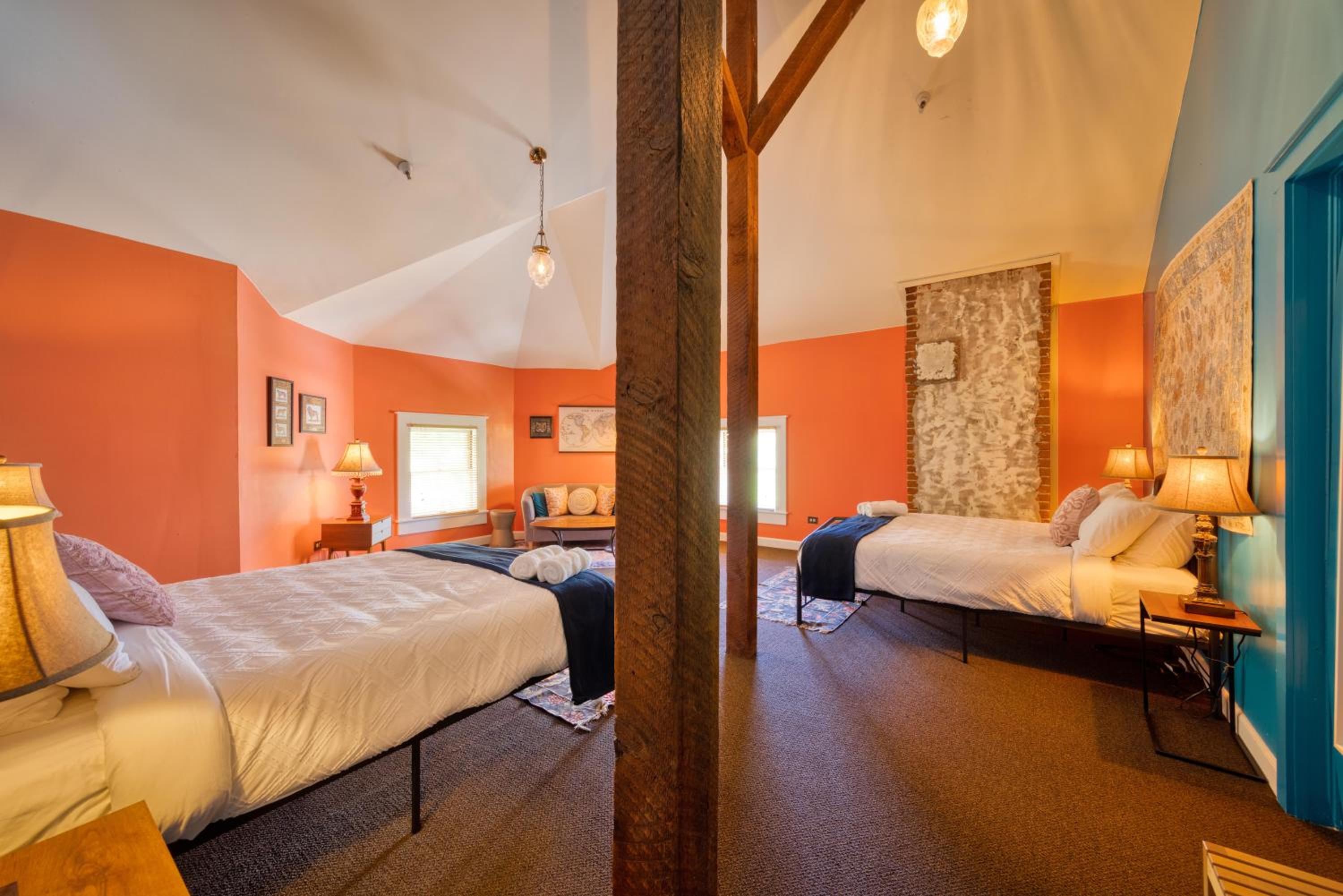 Private Double Queen Room photo 1