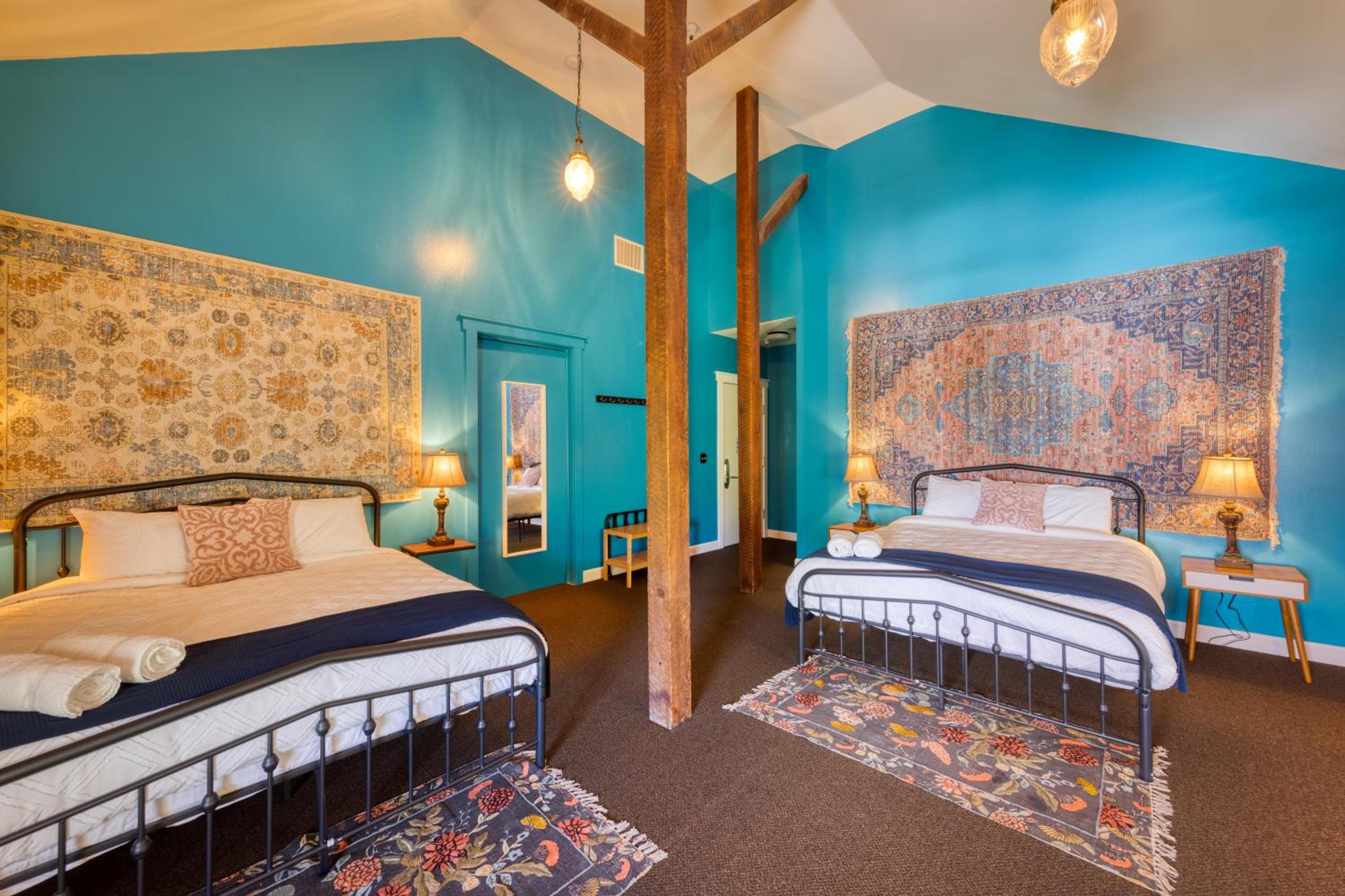 Private Double Queen Room photo 3