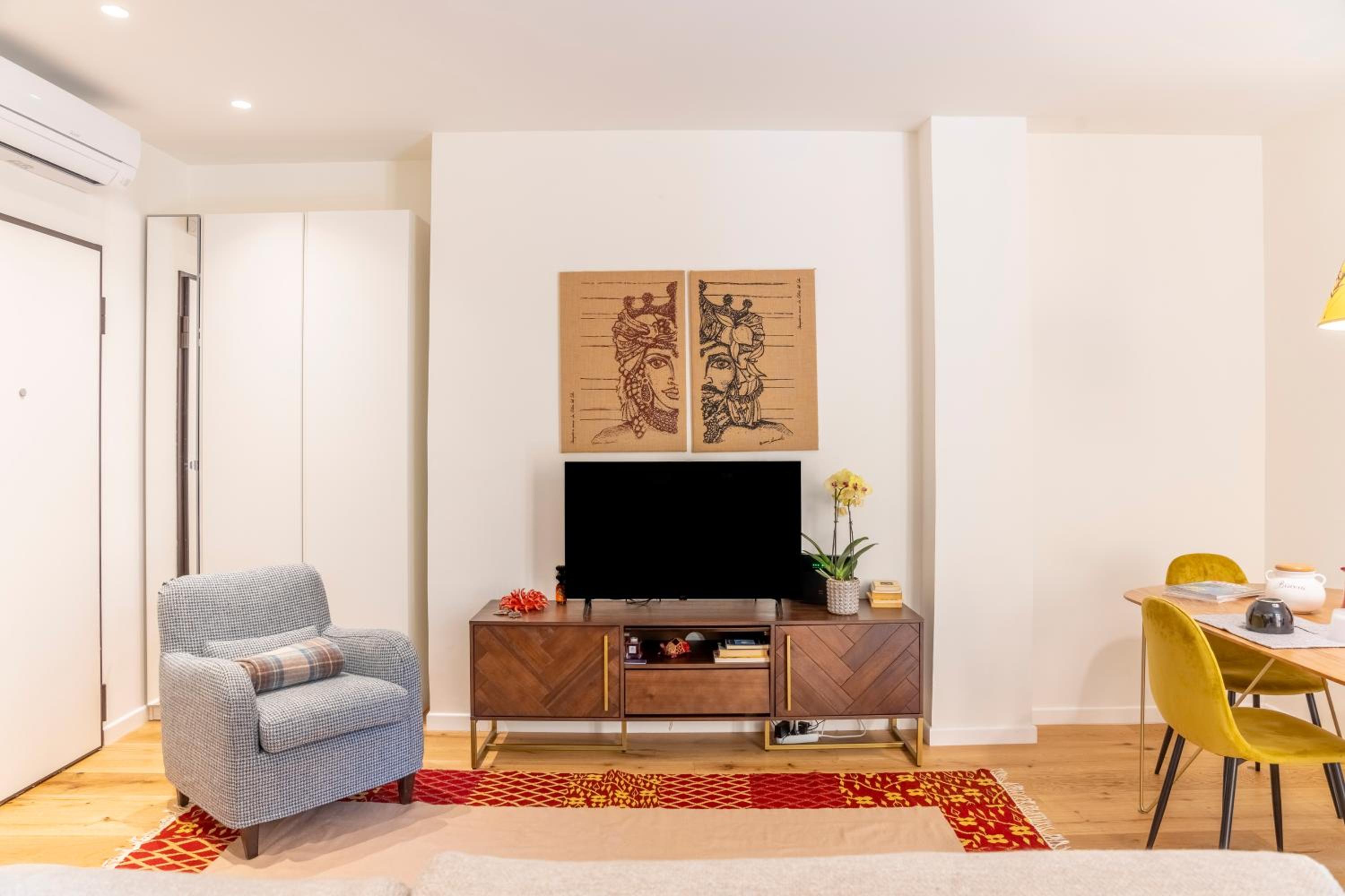 One-Bedroom Apartment