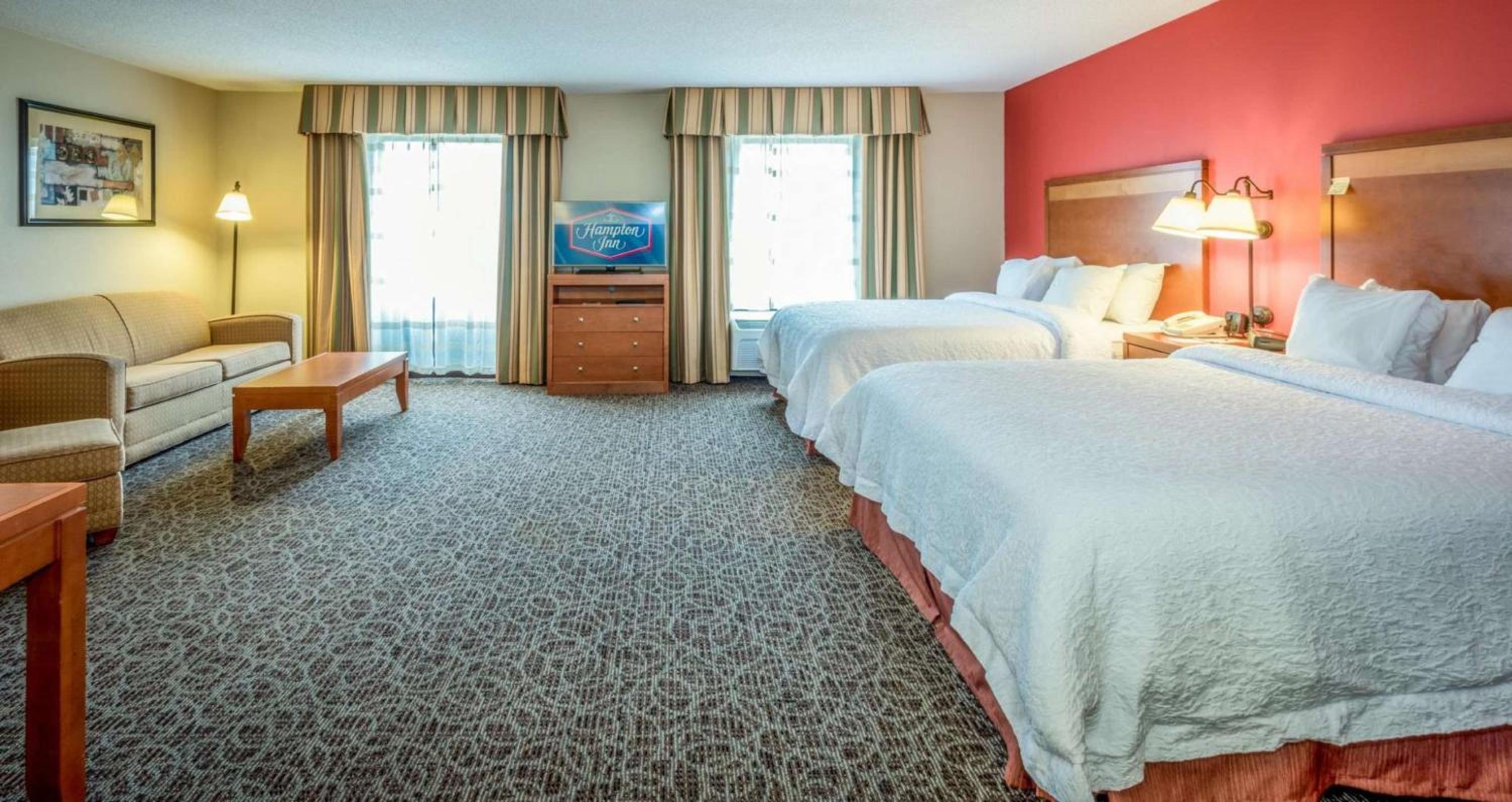 Deluxe Queen Room with Two Queen Beds - Non-Smoking photo 3