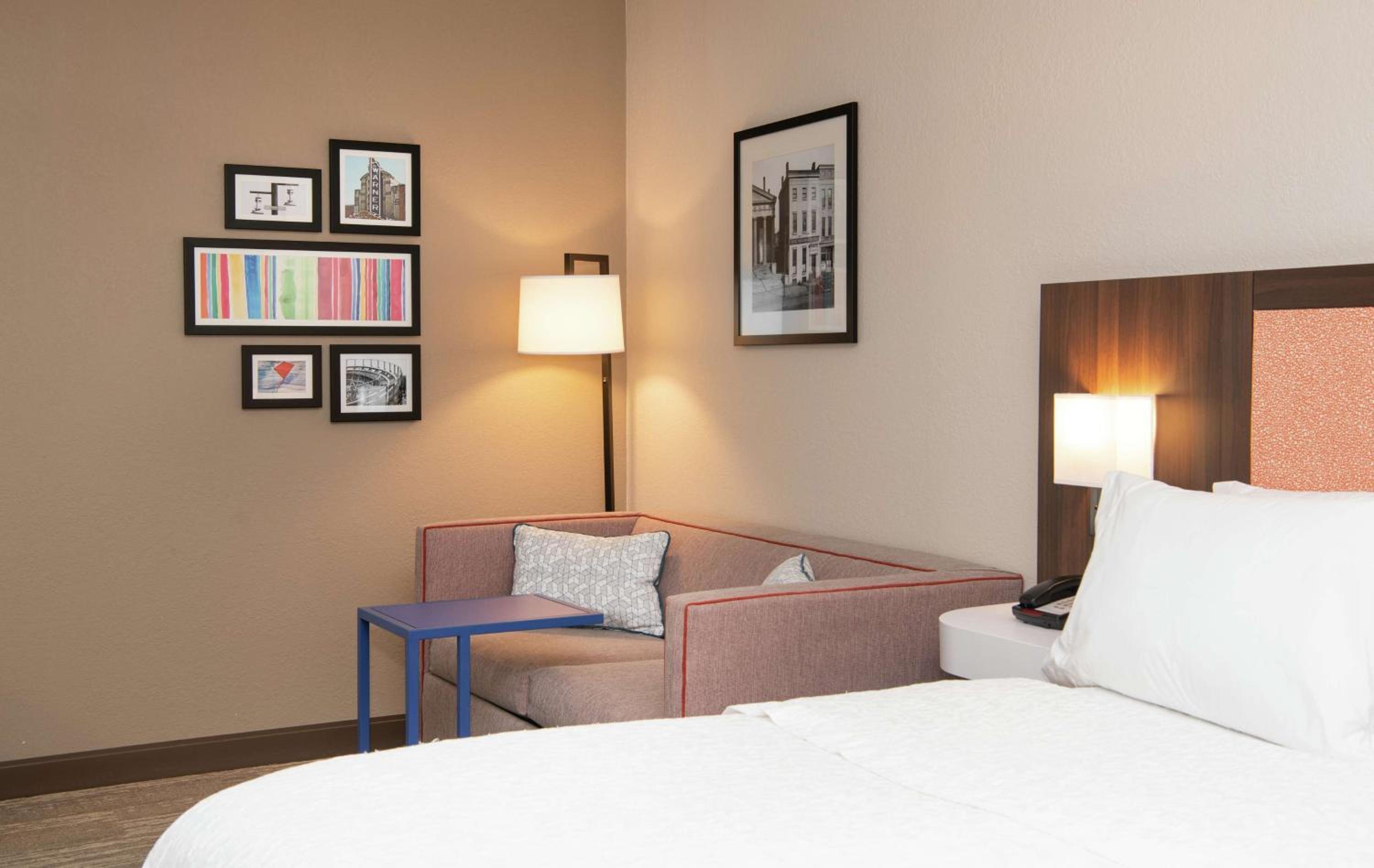 King Room with Sofa Bed and Walk In Shower - Non-Smoking - Photo 1